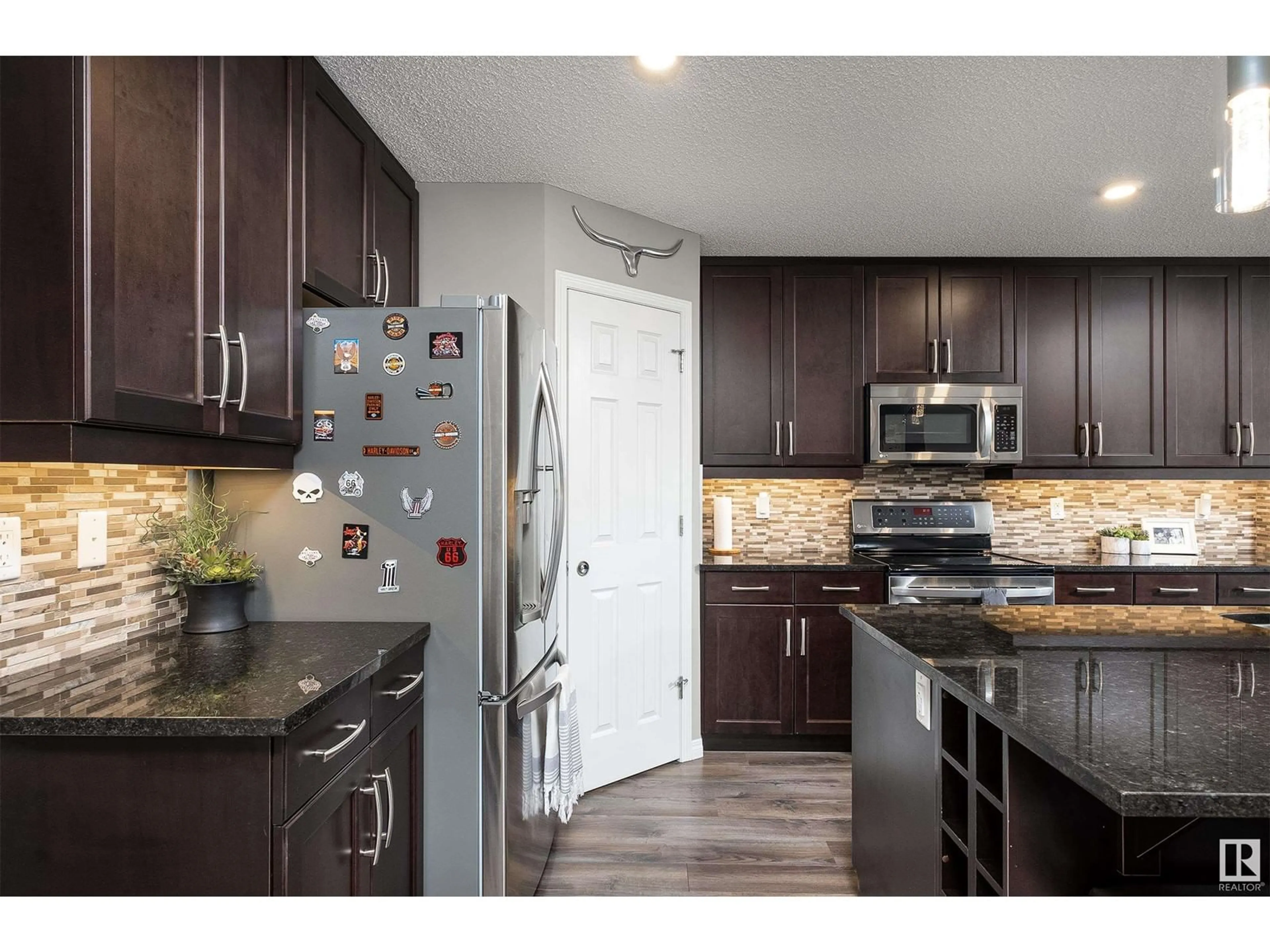 Open concept kitchen, ceramic/tile floor for SW - 5443 CRABAPPLE LO, Edmonton Alberta T6X1S5