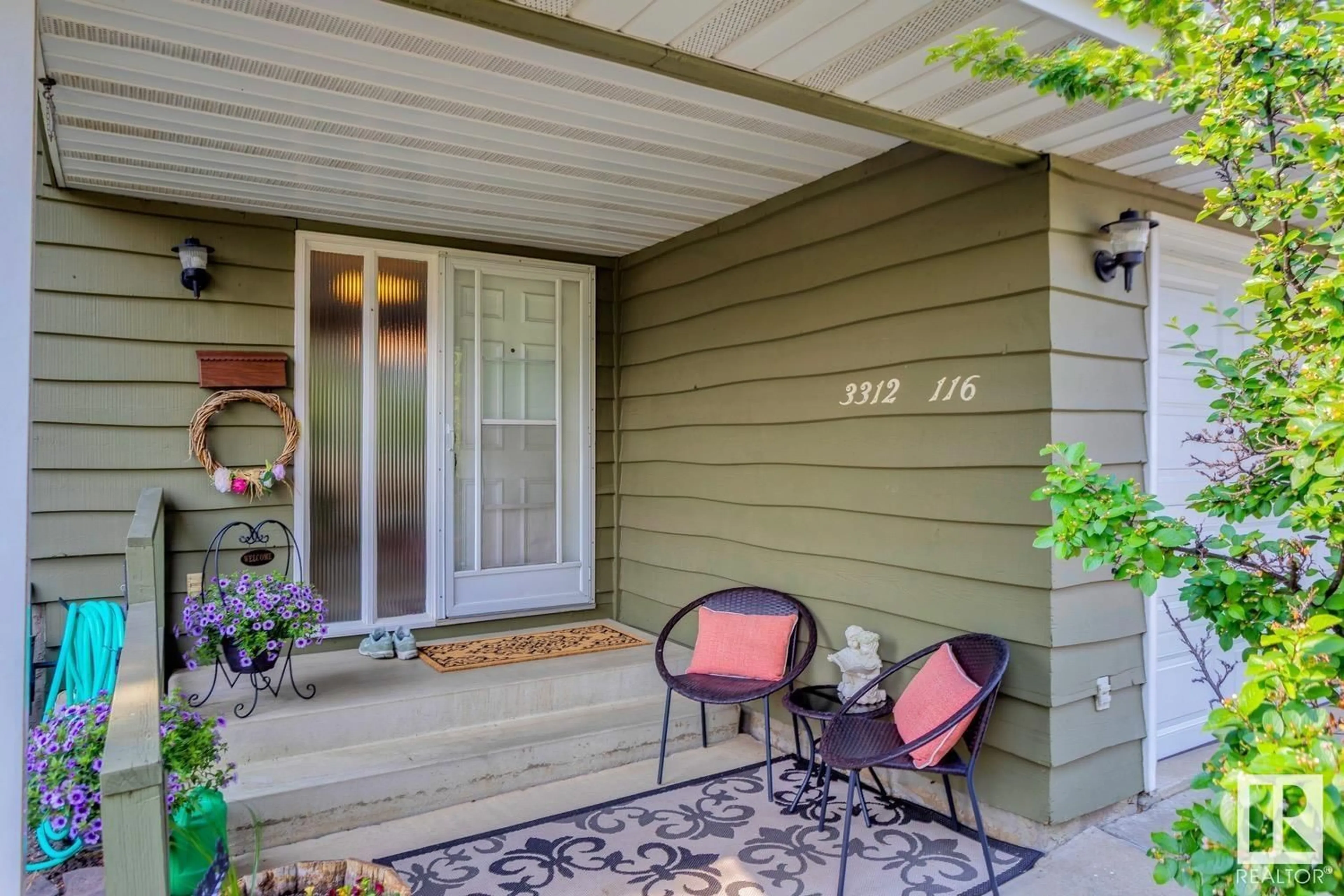 Indoor entryway for 3312 116 ST, Edmonton Alberta T6J3J2