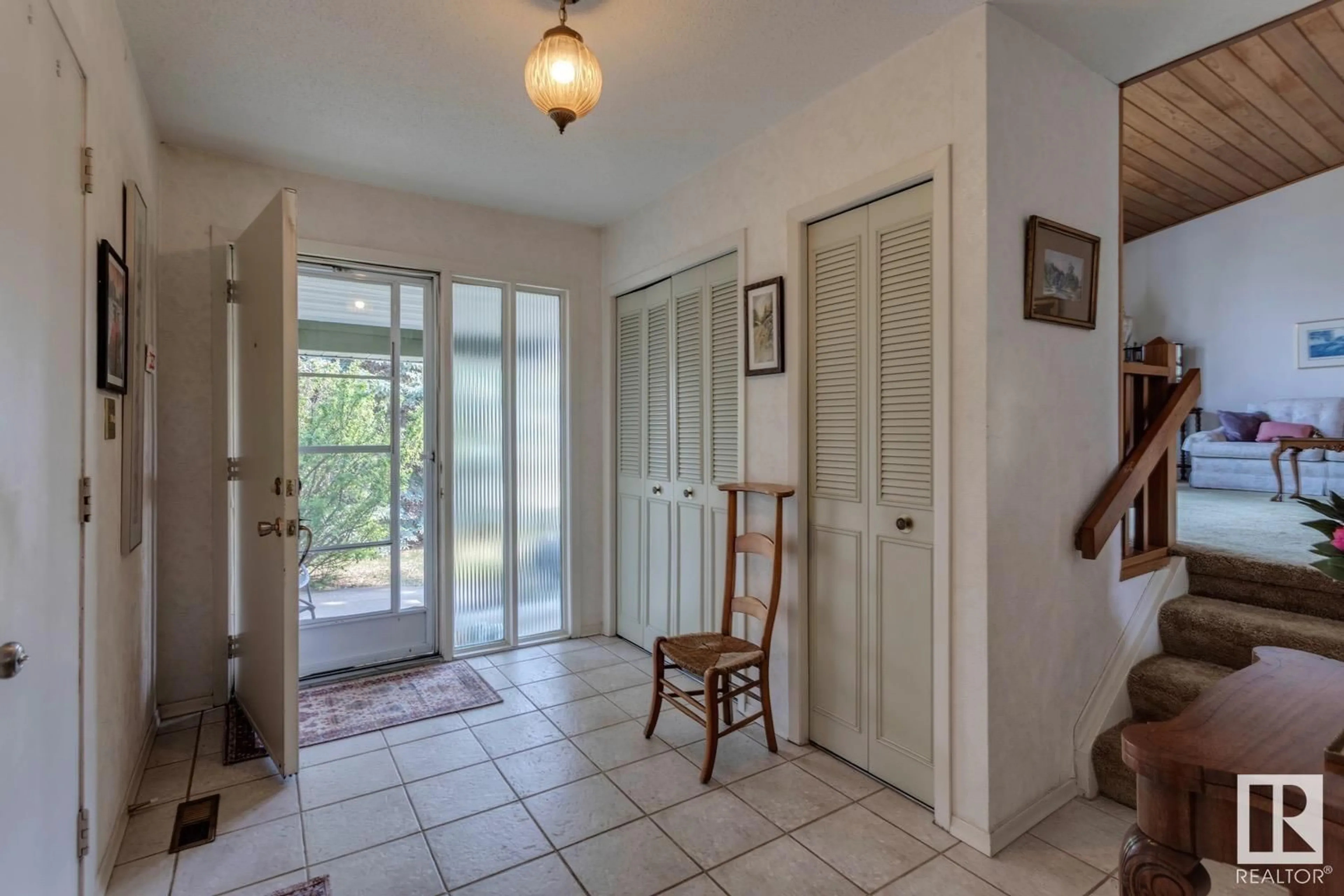 Indoor entryway for 3312 116 ST, Edmonton Alberta T6J3J2
