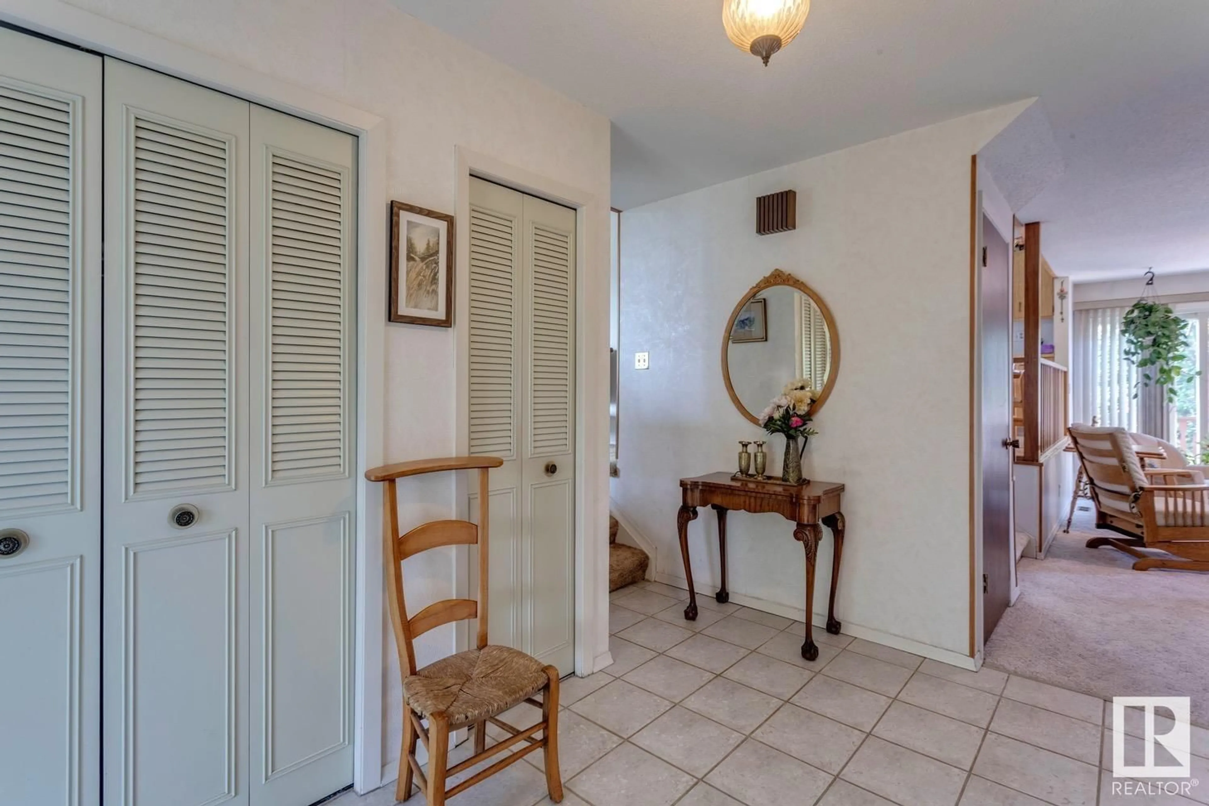 Indoor entryway for 3312 116 ST, Edmonton Alberta T6J3J2