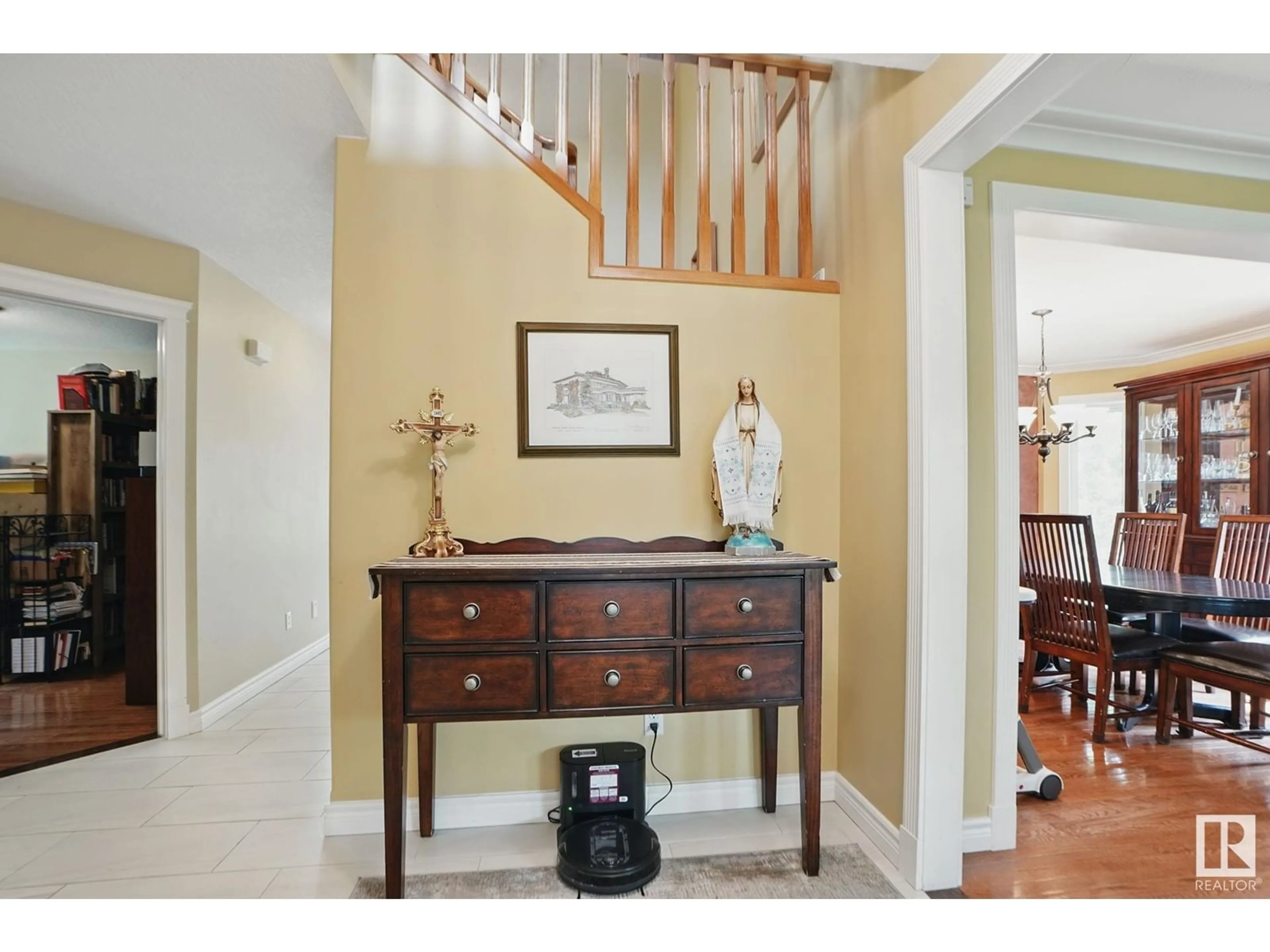 Indoor entryway for 137 DECHENE RD, Edmonton Alberta T6M2N1