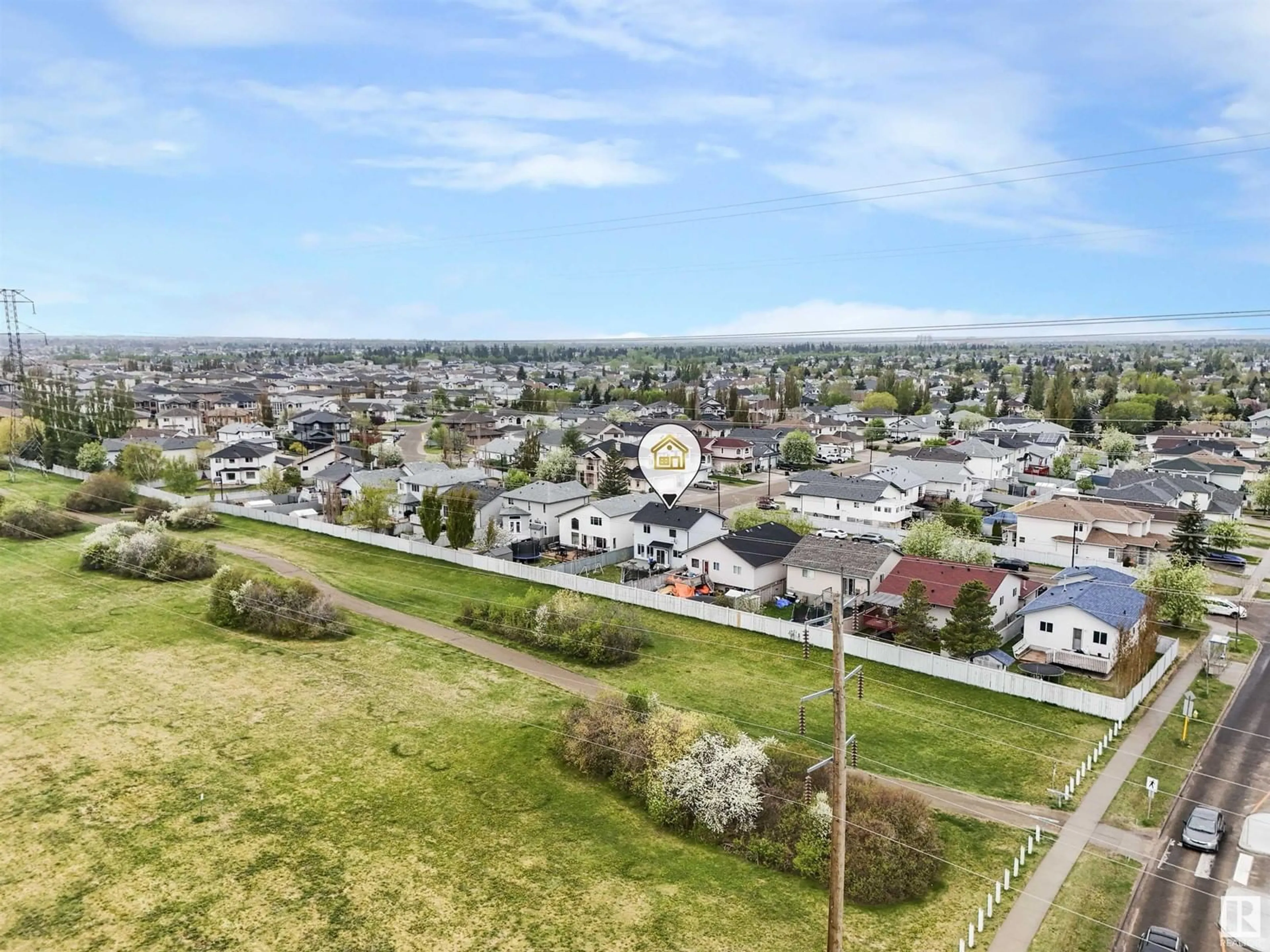 A pic from outside/outdoor area/front of a property/back of a property/a pic from drone, unknown for 3707 28 ST, Edmonton Alberta T6T1N3