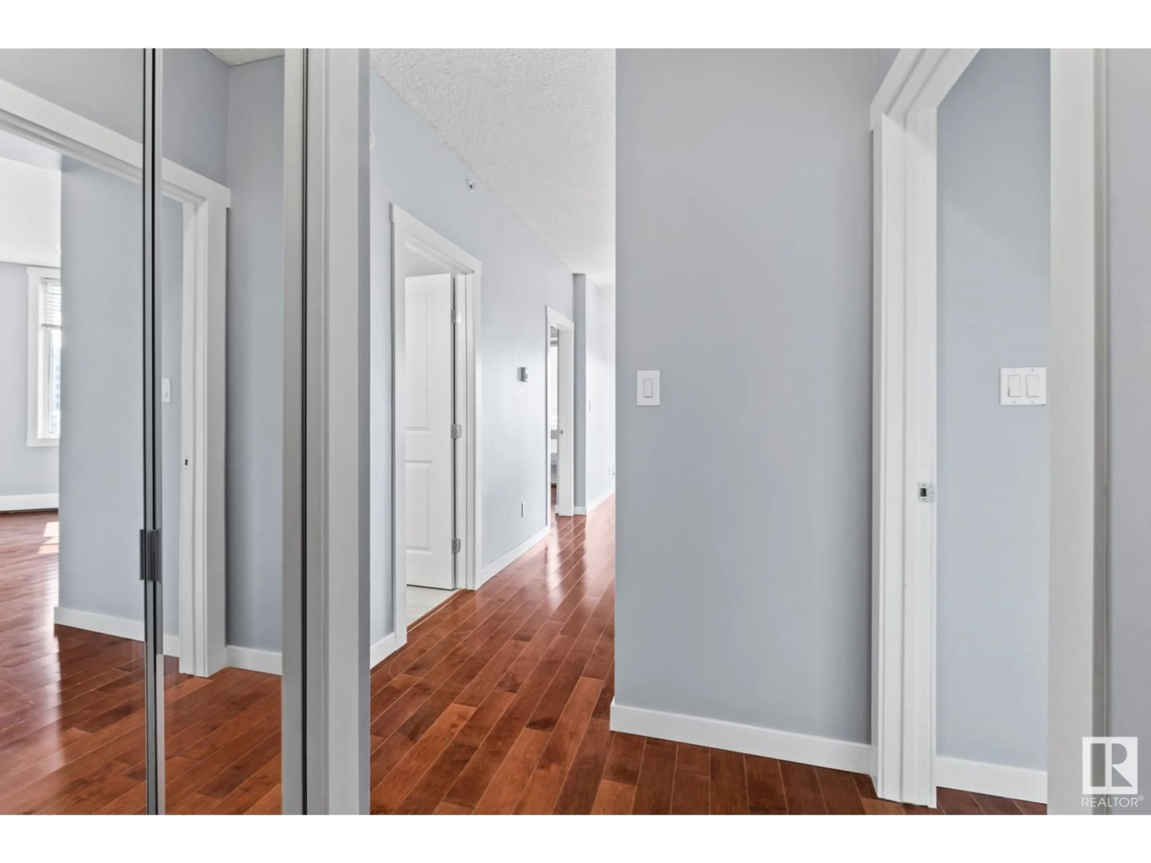 Indoor entryway for #804 - 10504 99 AV, Edmonton Alberta T5K1B2