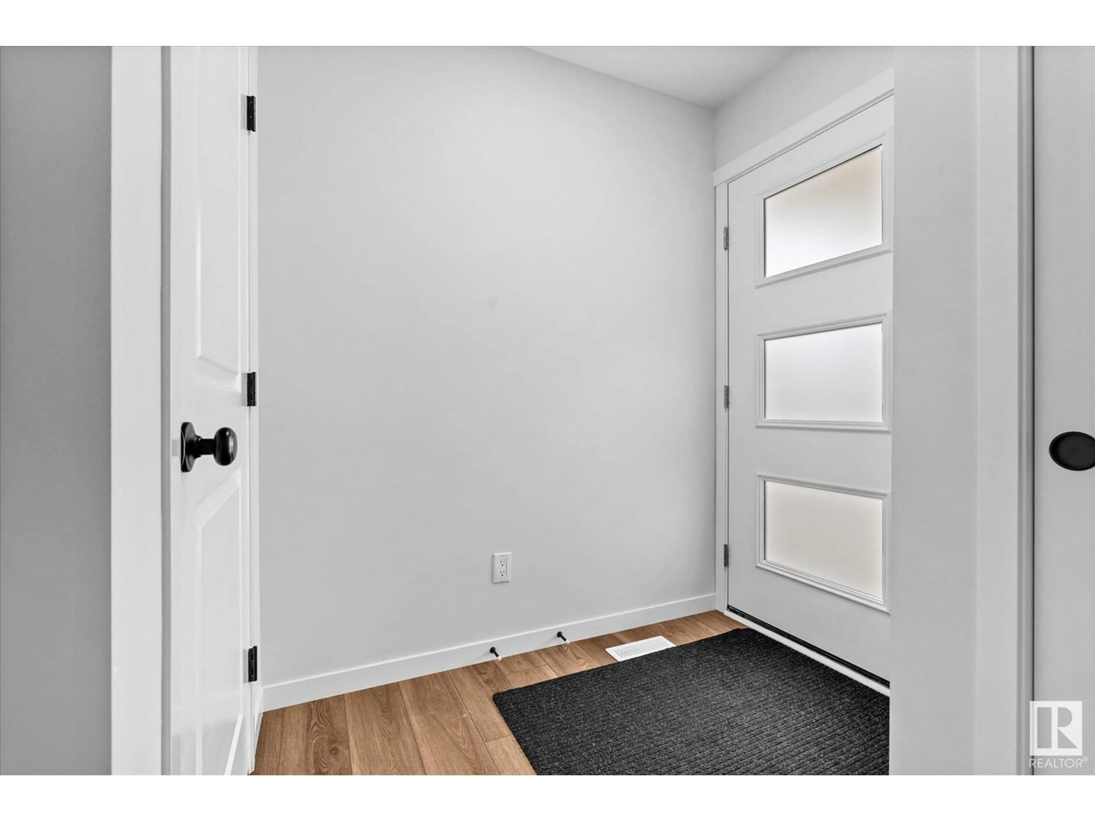 Indoor entryway for 1727 WESTERRA WD, Stony Plain Alberta T7Z0P1