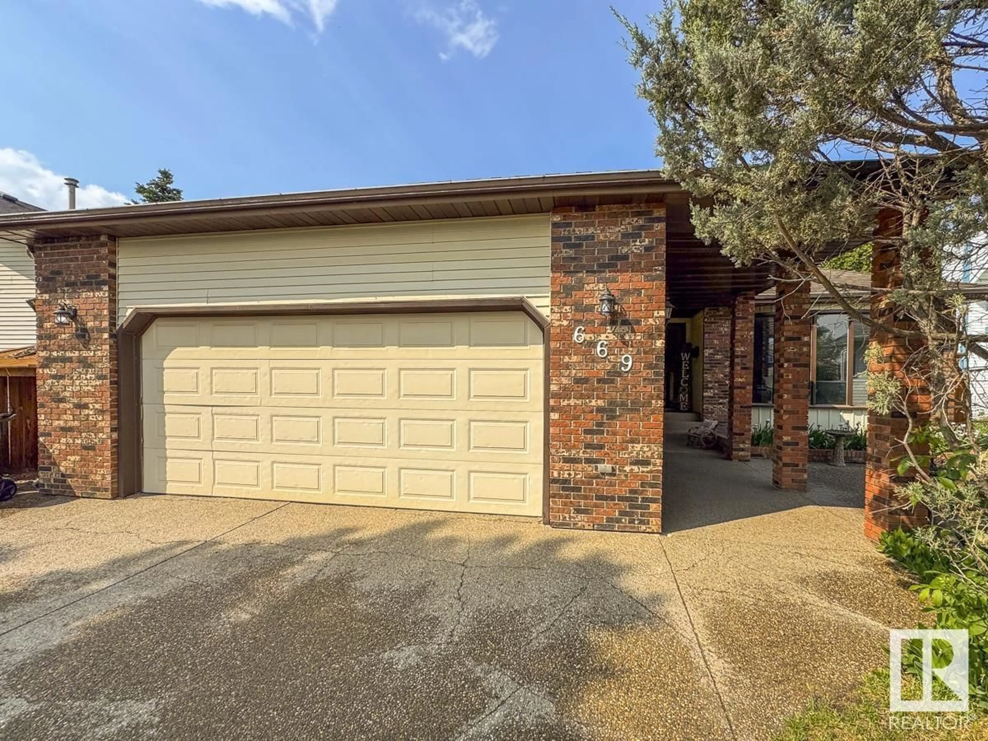 Unknown for 669 VILLAGE DR, Sherwood Park Alberta T8A4N2