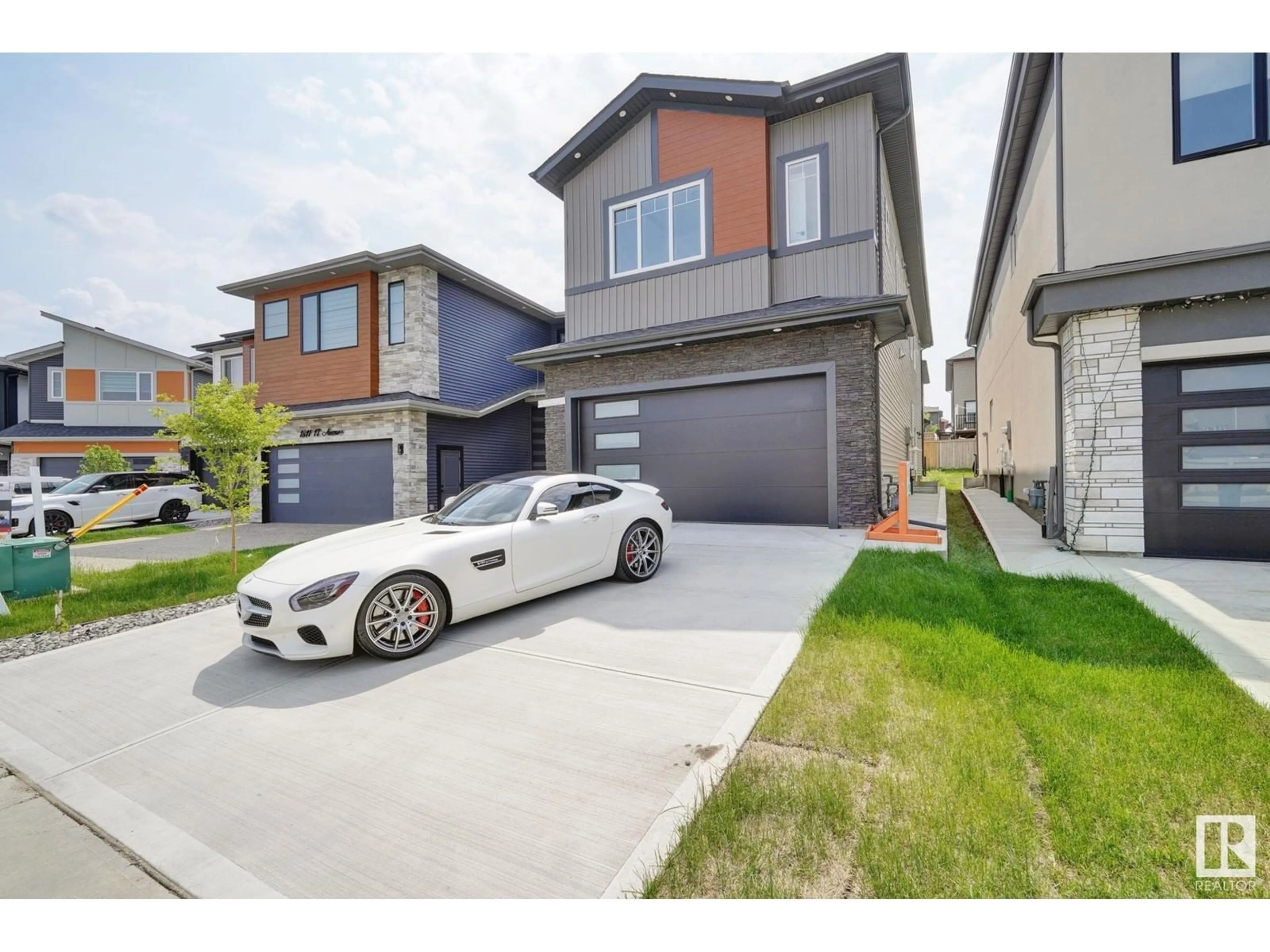 A pic from outside/outdoor area/front of a property/back of a property/a pic from drone, street for 1815 17 AV, Edmonton Alberta T6T2N2