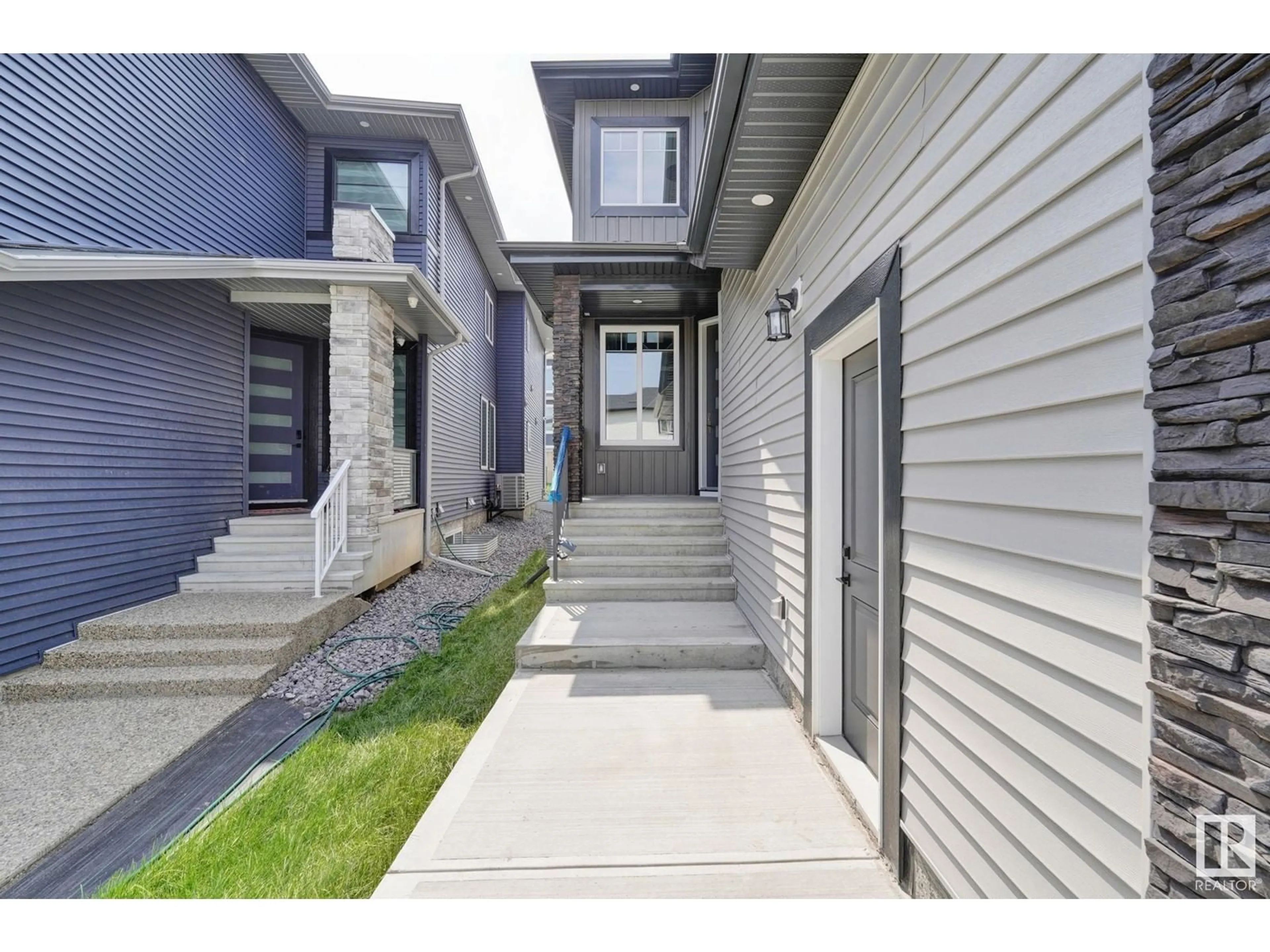 Unknown for 1815 17 AV, Edmonton Alberta T6T2N2