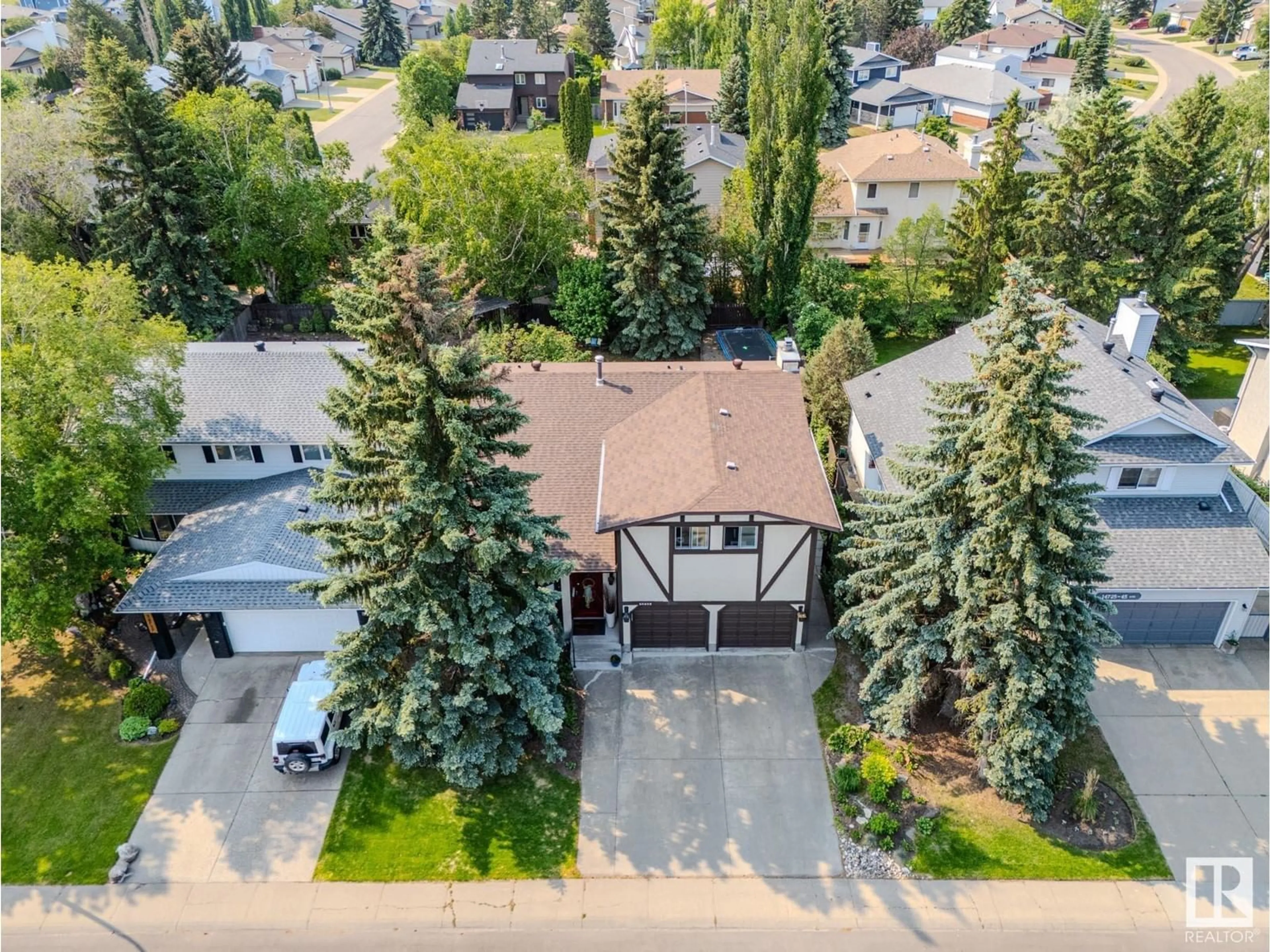 A pic from outside/outdoor area/front of a property/back of a property/a pic from drone, street for 14721 45 AV, Edmonton Alberta T6H5R4