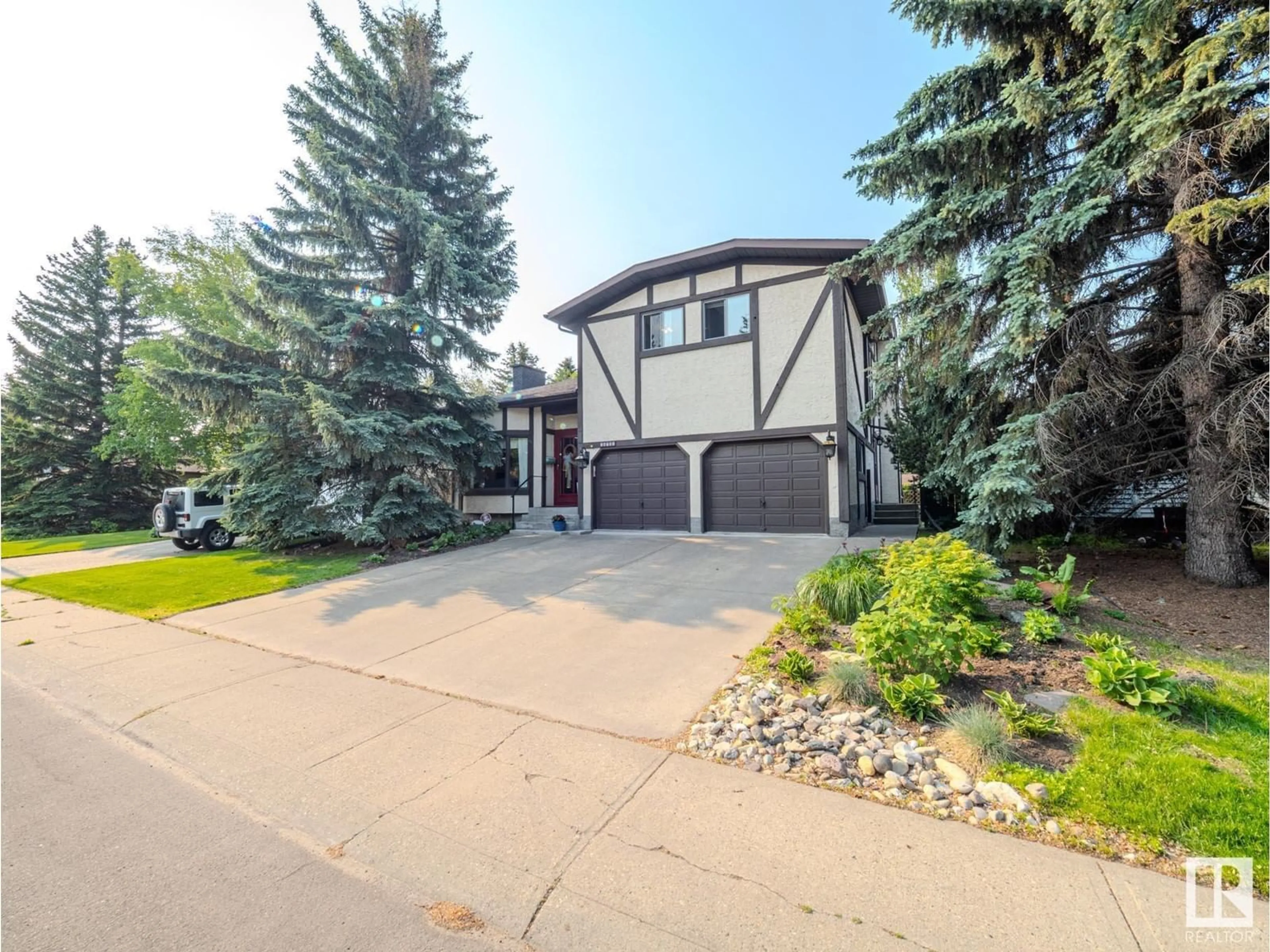 Home with vinyl exterior material, street for 14721 45 AV, Edmonton Alberta T6H5R4