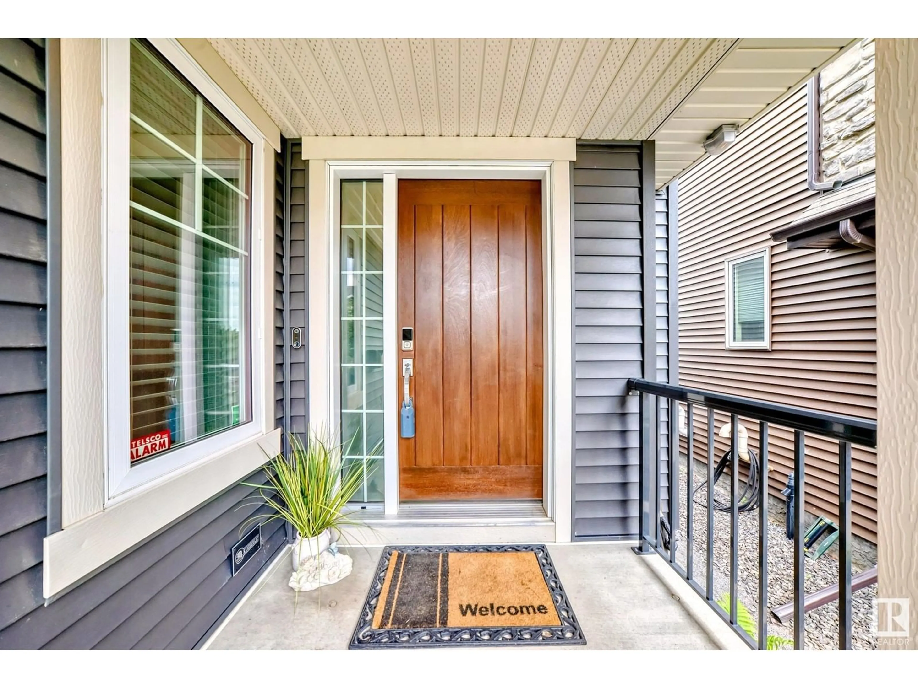 Indoor entryway for 2809 KIRKLAND BAY, Edmonton Alberta T6W3B4
