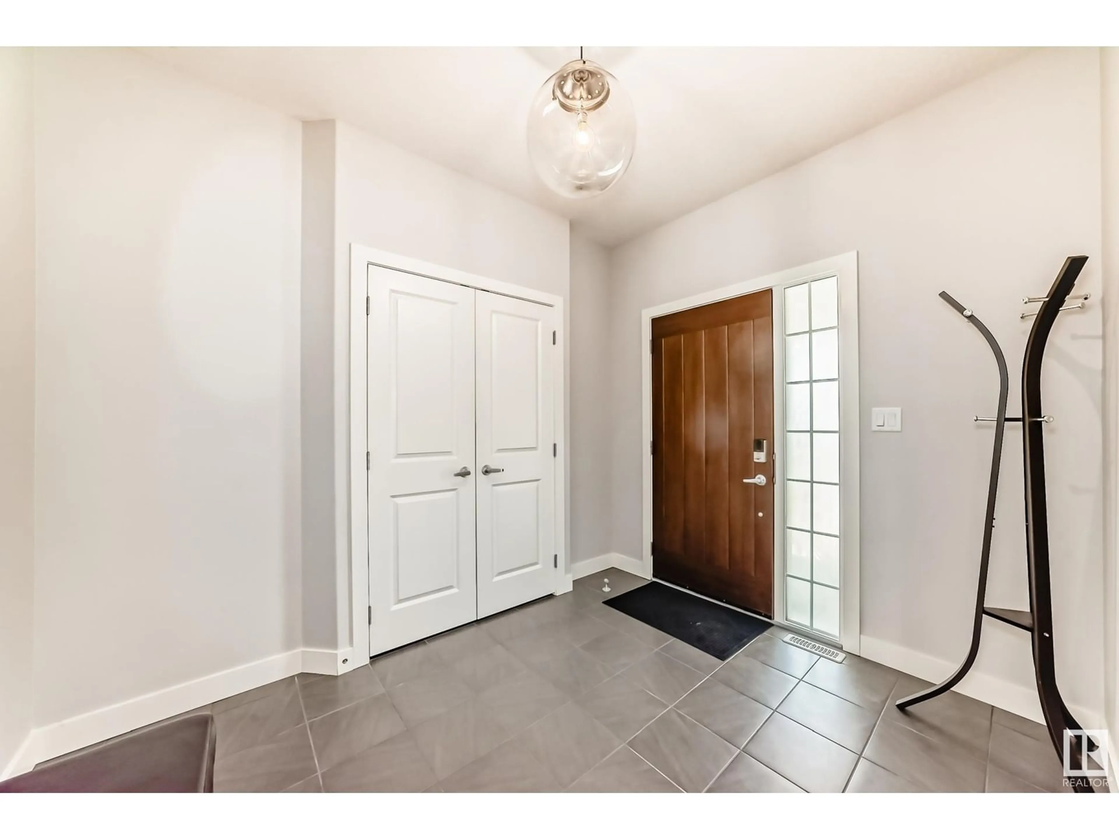 Indoor entryway for 2809 KIRKLAND BAY, Edmonton Alberta T6W3B4