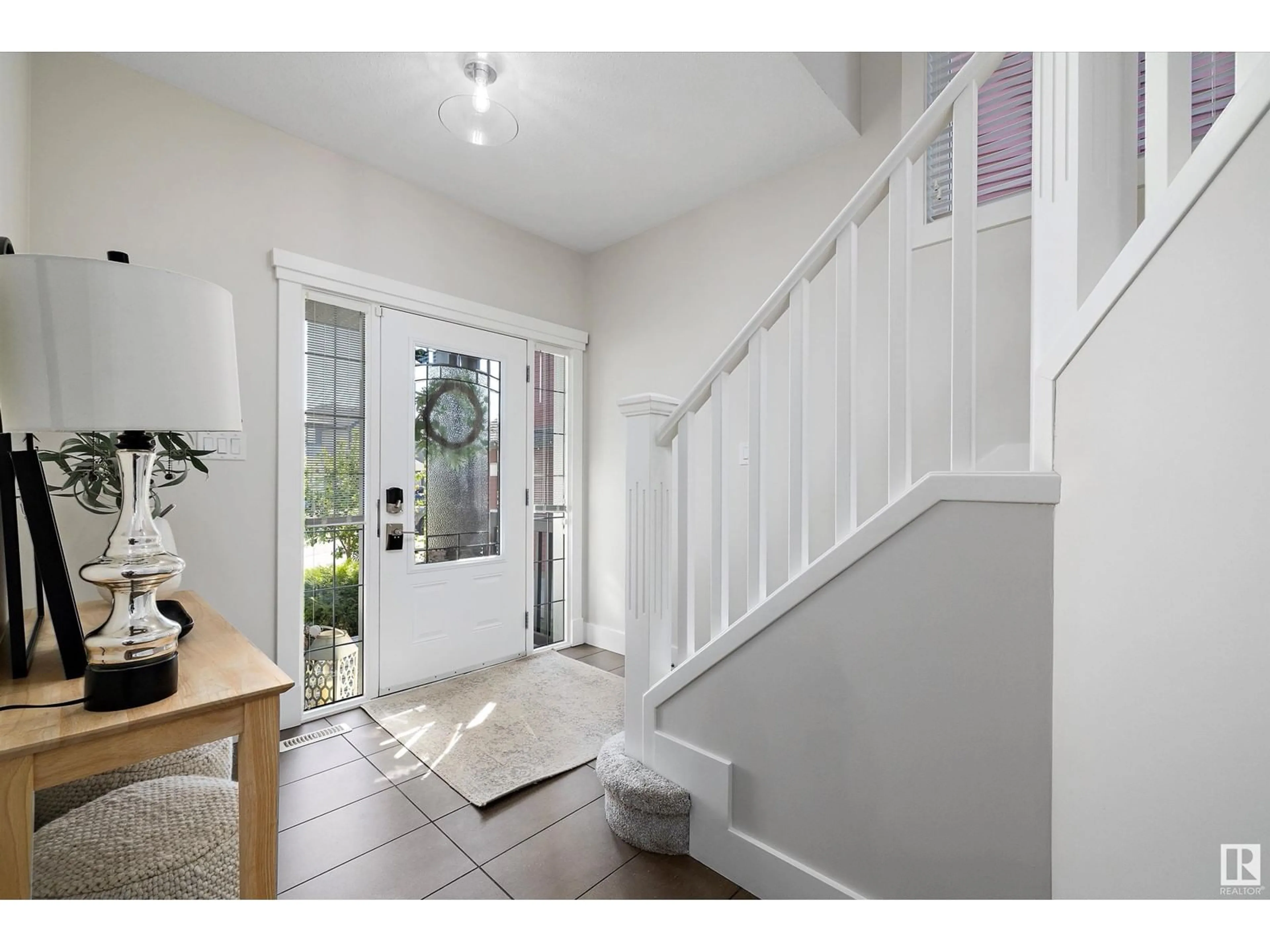 Indoor entryway for 165 SANDALWOOD CR, Sherwood Park Alberta T8H0S4