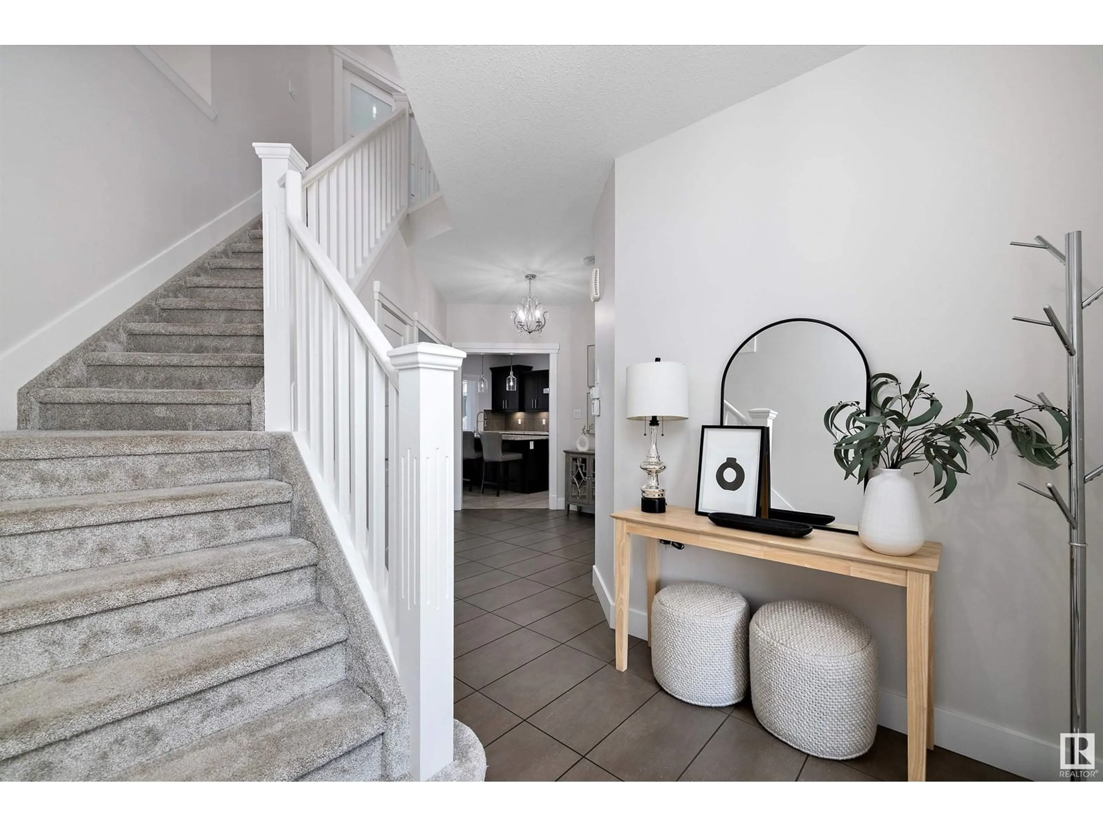 Indoor entryway for 165 SANDALWOOD CR, Sherwood Park Alberta T8H0S4