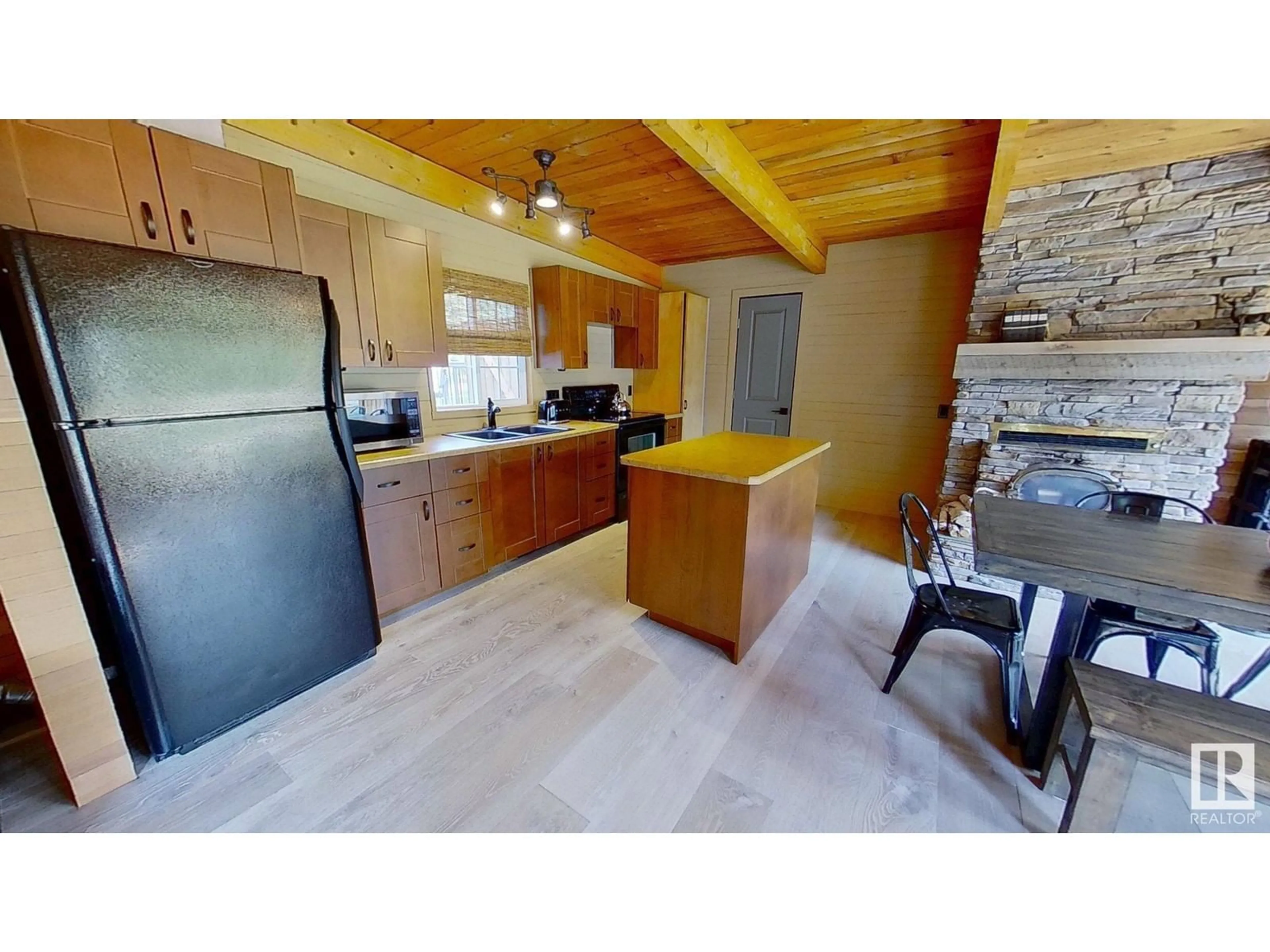 Open concept kitchen, unknown for 610 LONG LAKE DR, Long Lake Alberta T0A1B0