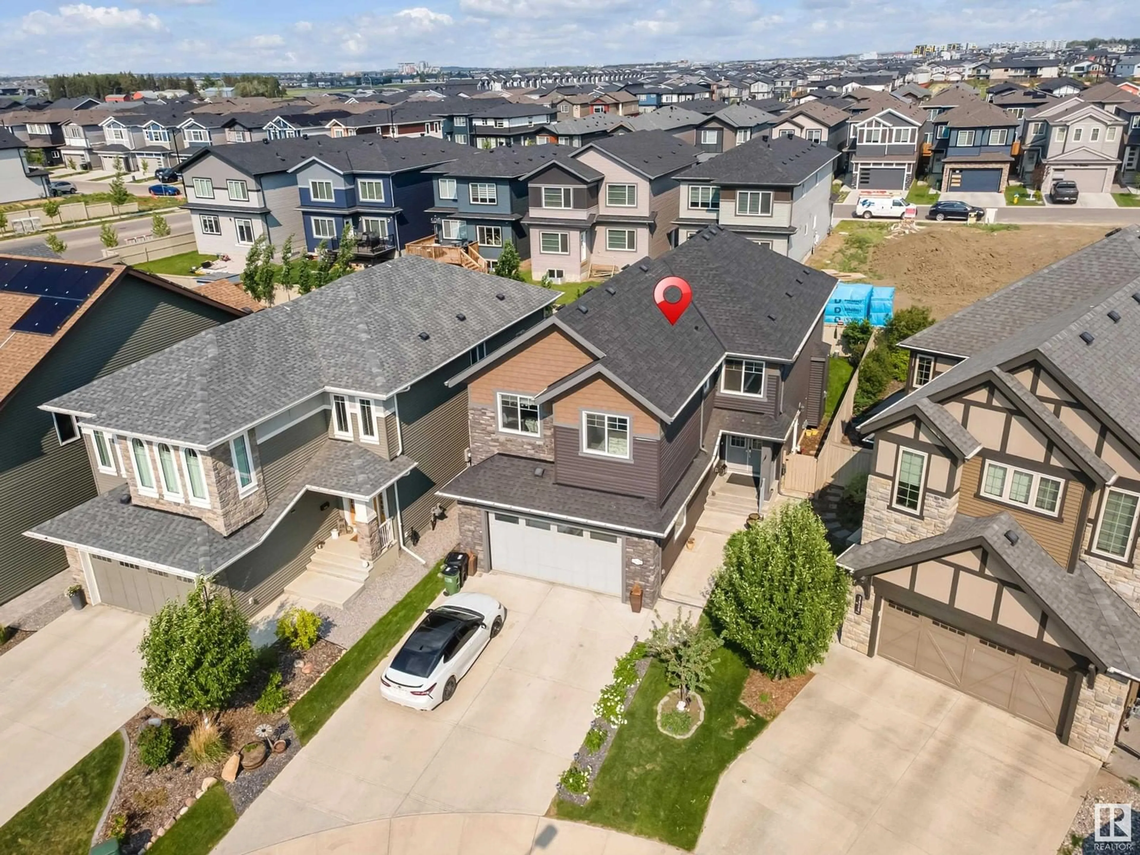 A pic from outside/outdoor area/front of a property/back of a property/a pic from drone, street for 3628 KESWICK BV, Edmonton Alberta T6W3S5