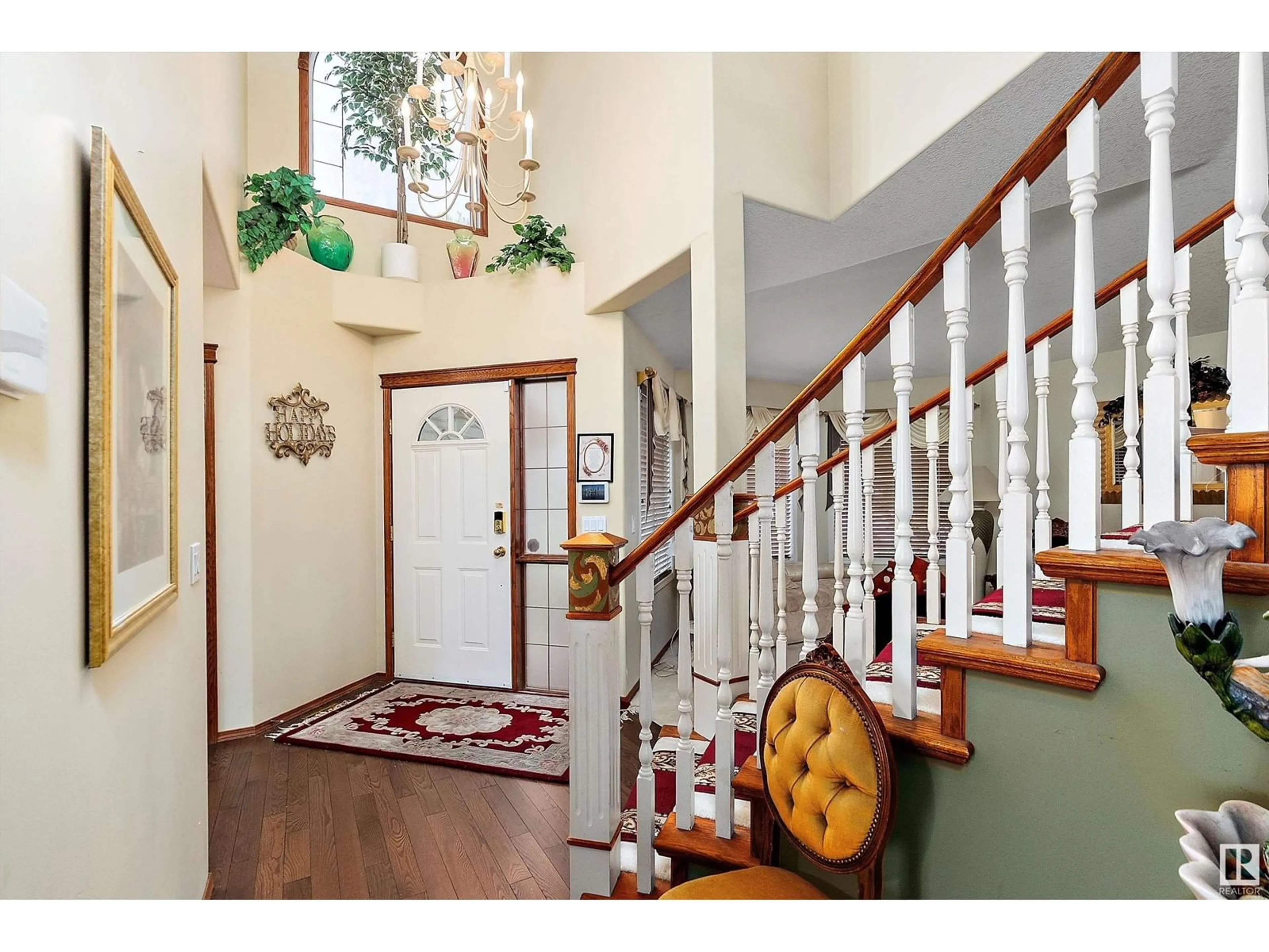 Indoor foyer for 524 ORMSBY RD, Edmonton Alberta T5T6G8