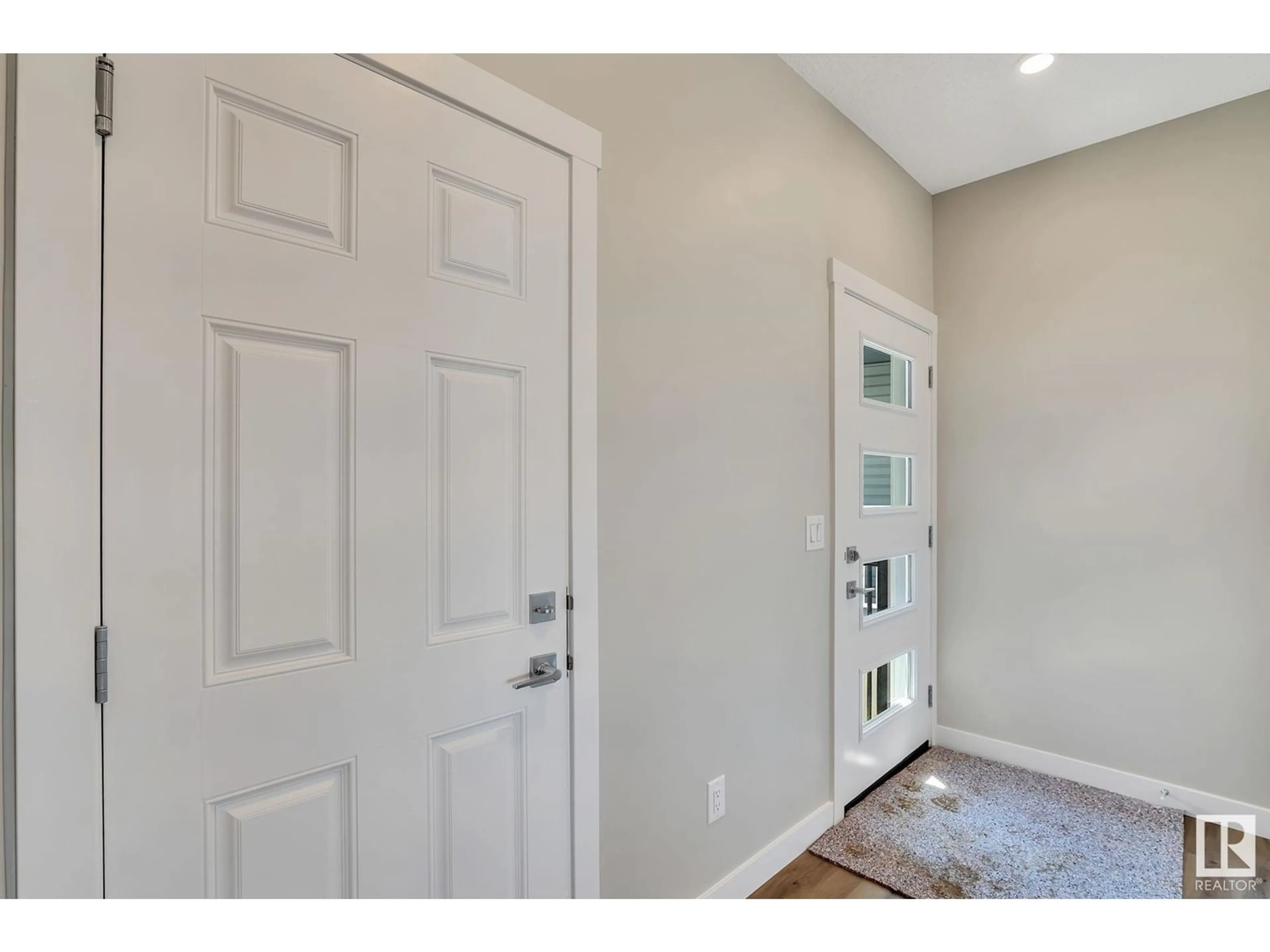 Indoor entryway for 19142 22A AV, Edmonton Alberta T6M1R2