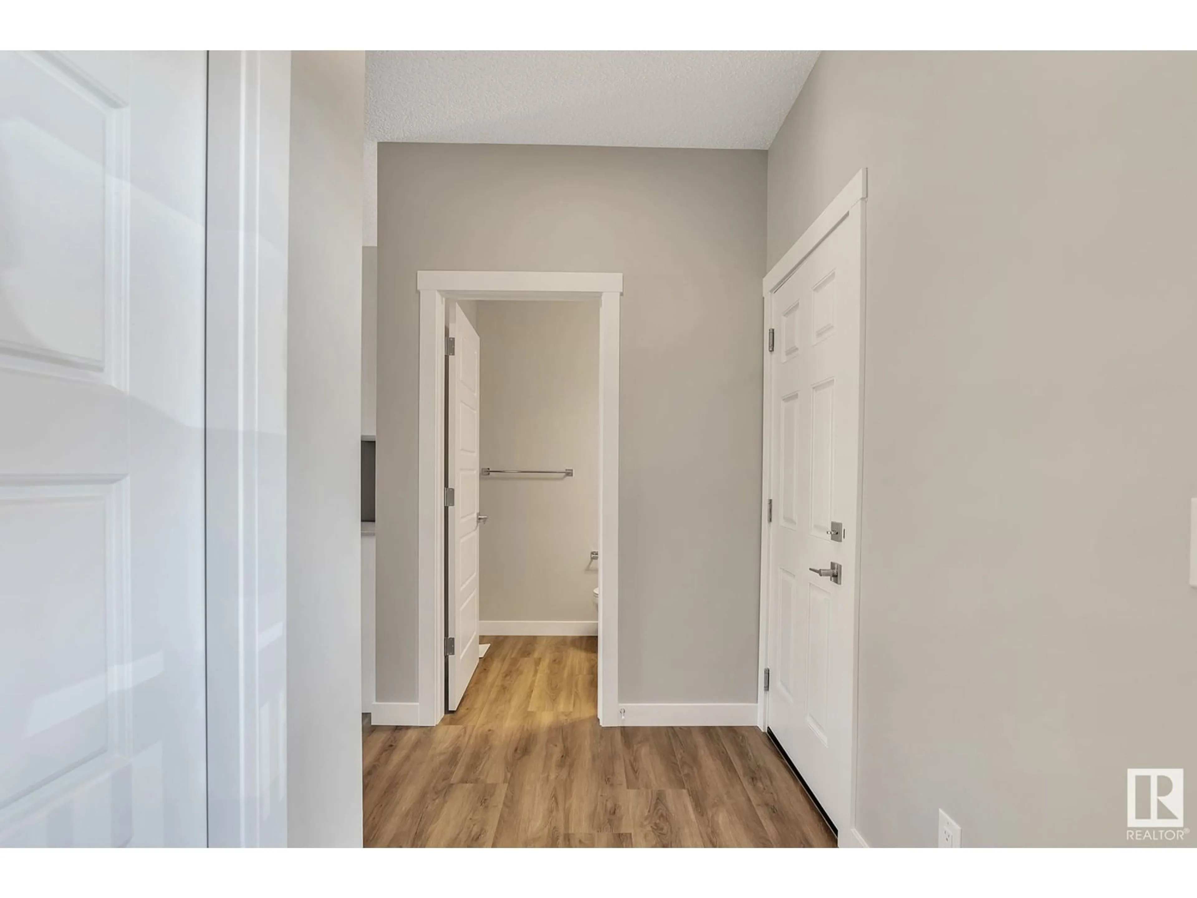 Indoor entryway for 19142 22A AV, Edmonton Alberta T6M1R2