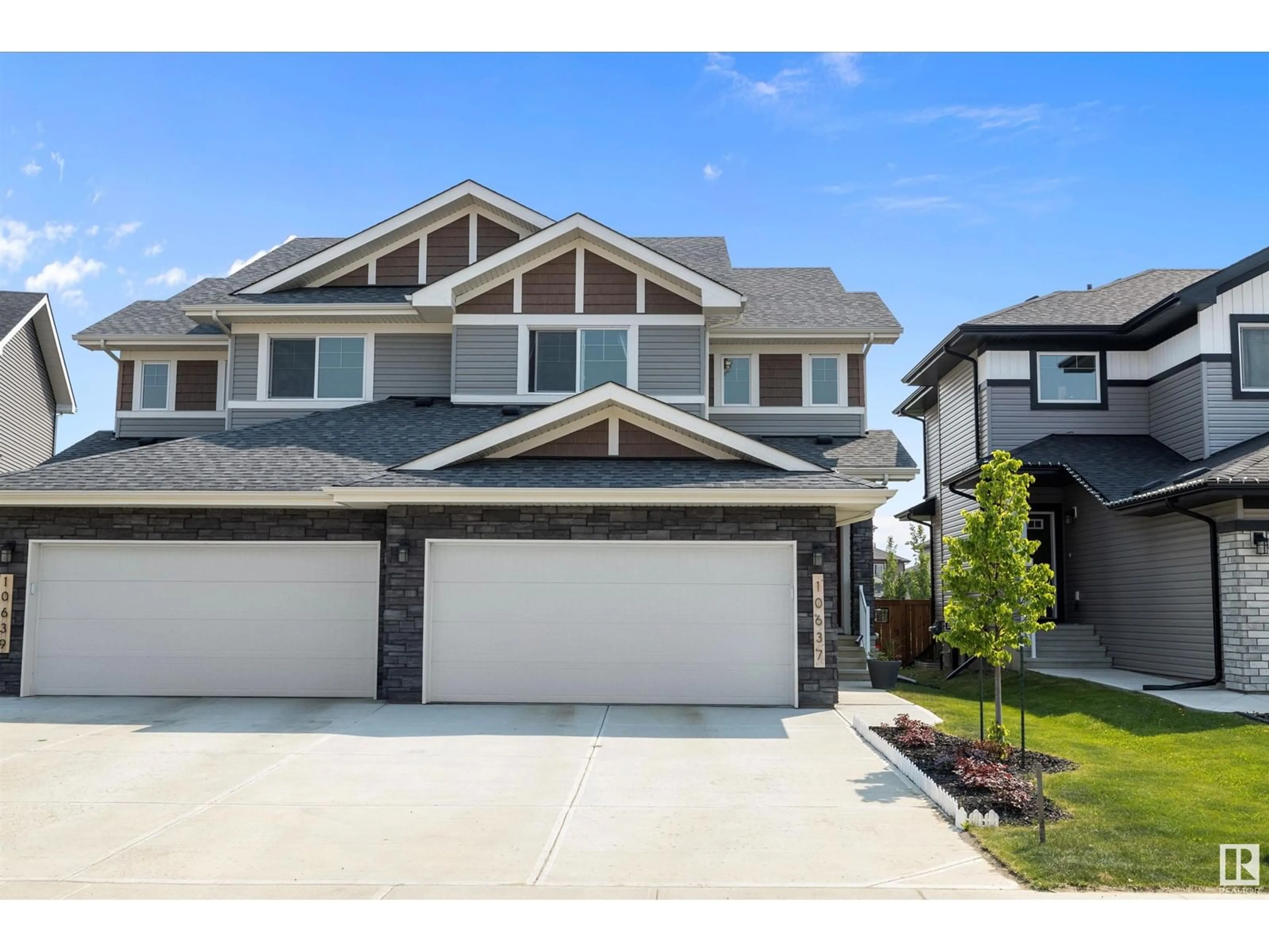 Home with vinyl exterior material, street for 10637 98 ST, Morinville Alberta T8R2R1