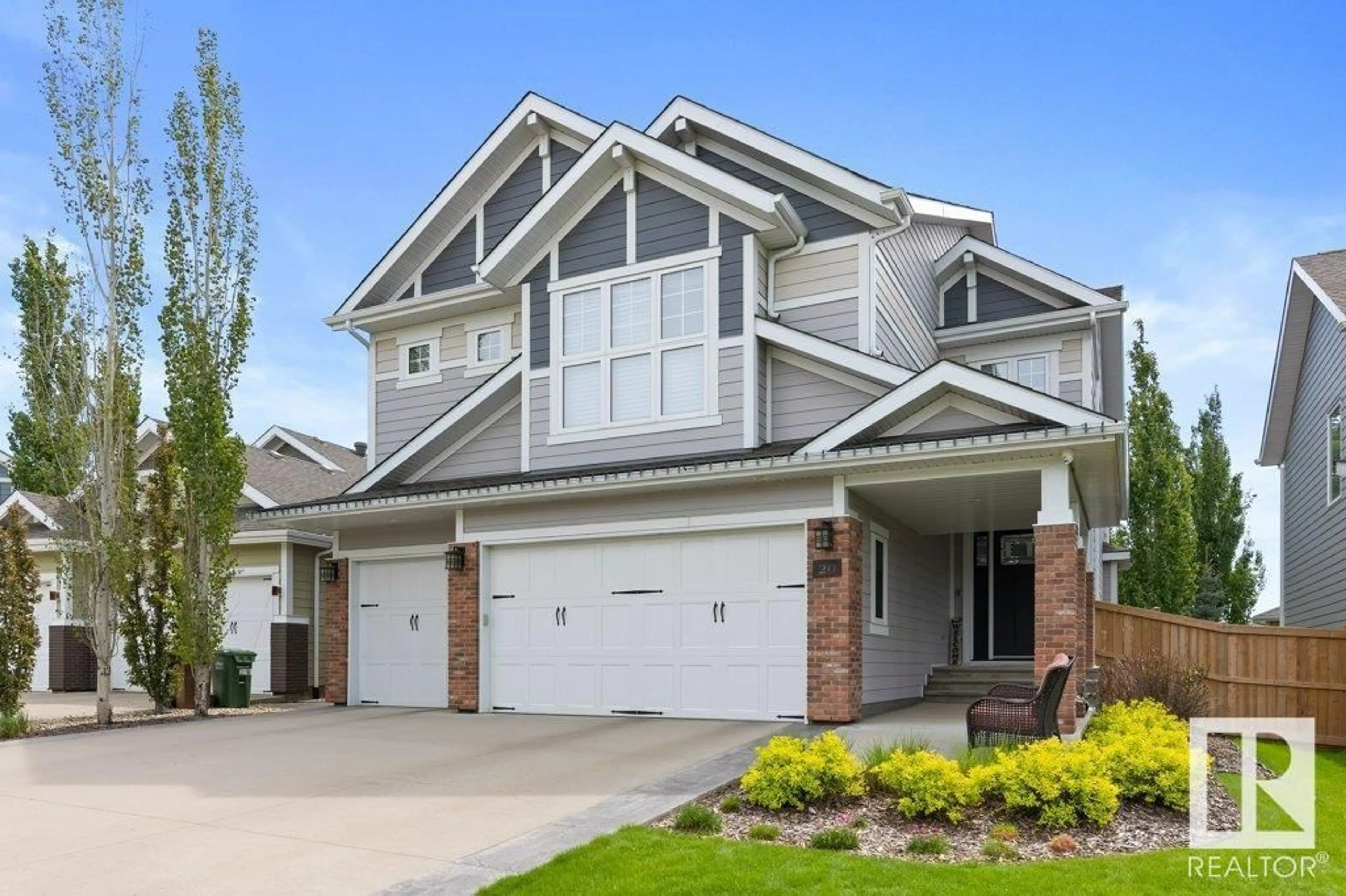 Home with vinyl exterior material, street for 20 ORCHARD, St. Albert Alberta T8N4K2