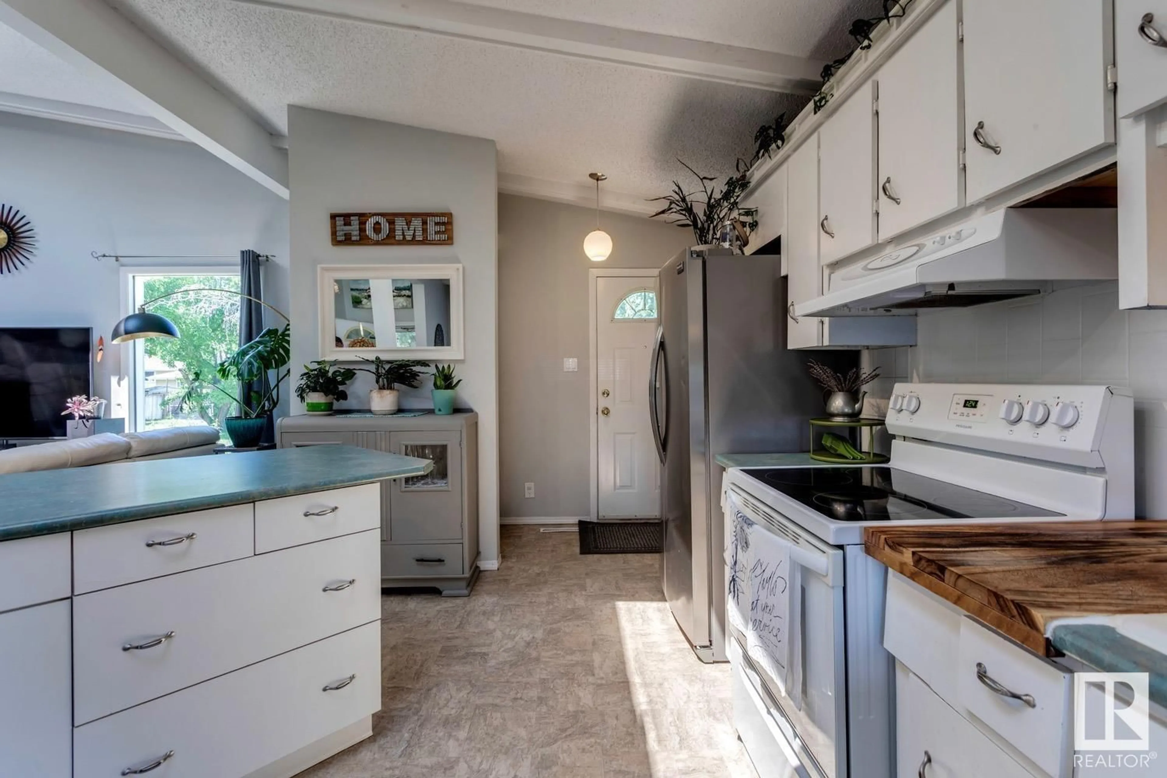 Unknown for 11527 37A AV, Edmonton Alberta T6J0J6