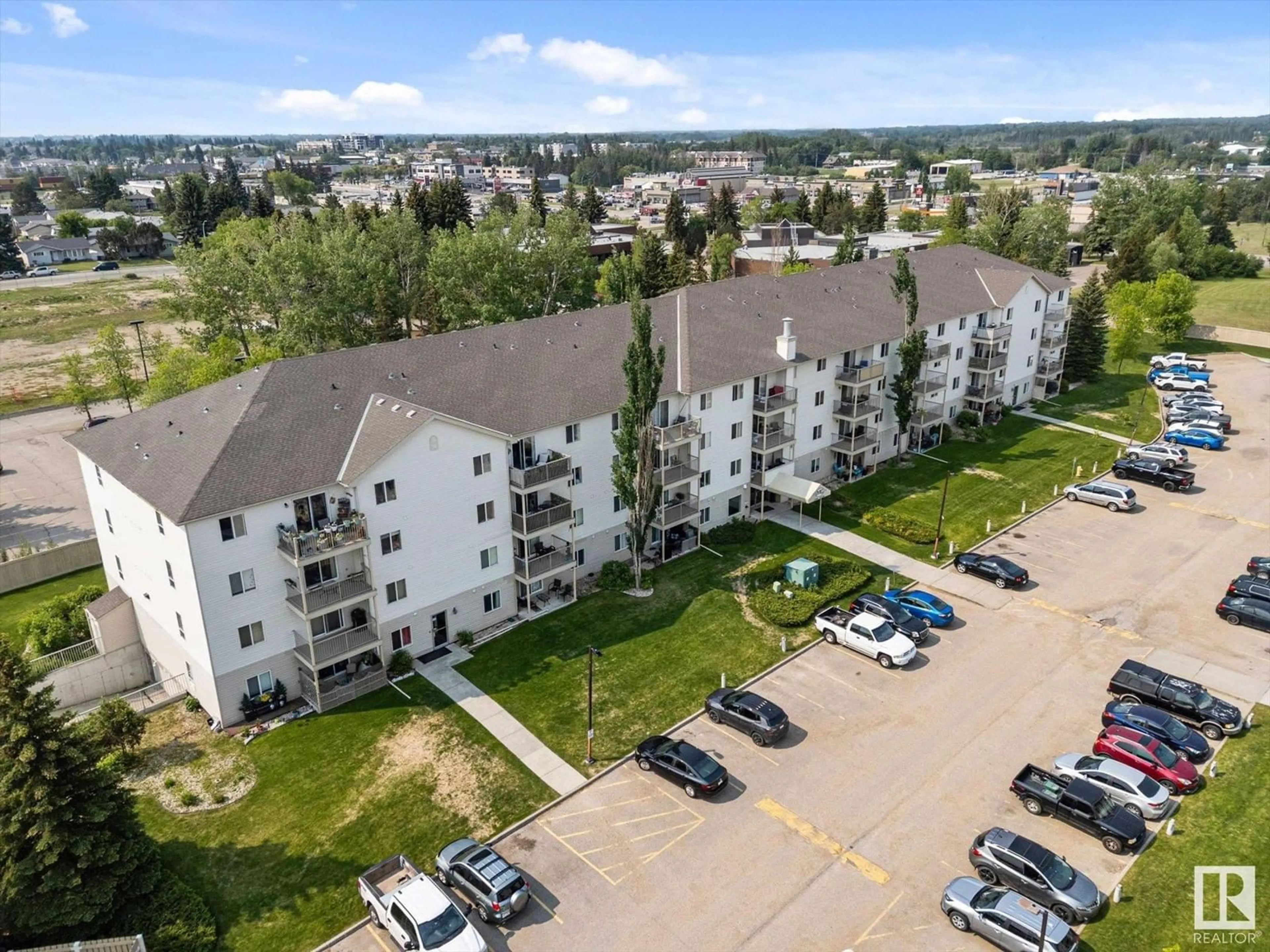 A pic from outside/outdoor area/front of a property/back of a property/a pic from drone, unknown for #402 - 4700 43 AV, Stony Plain Alberta T7Z2S6