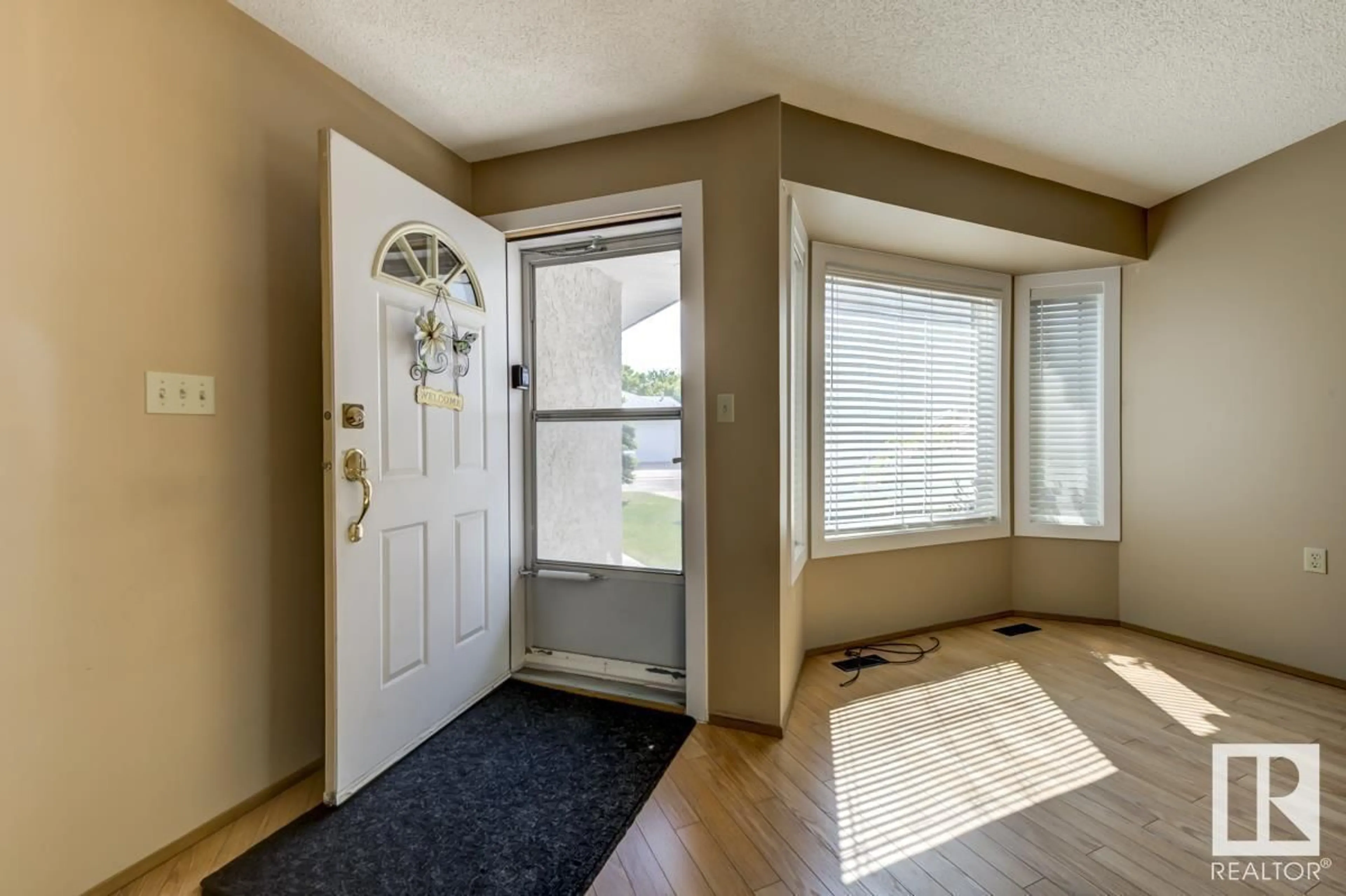 Indoor entryway for NW - 6596 158 AV, Edmonton Alberta T5Y2S7