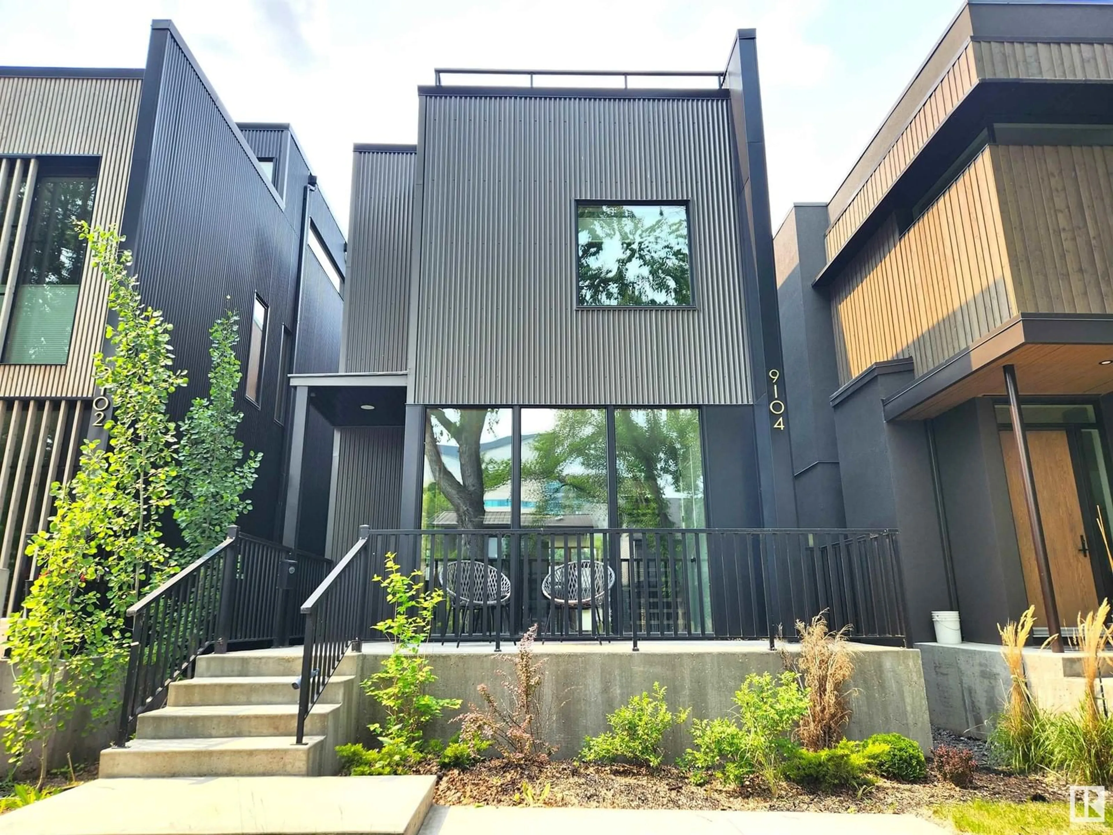 Unknown for NW - 9104 117 ST, Edmonton Alberta T6G1R9