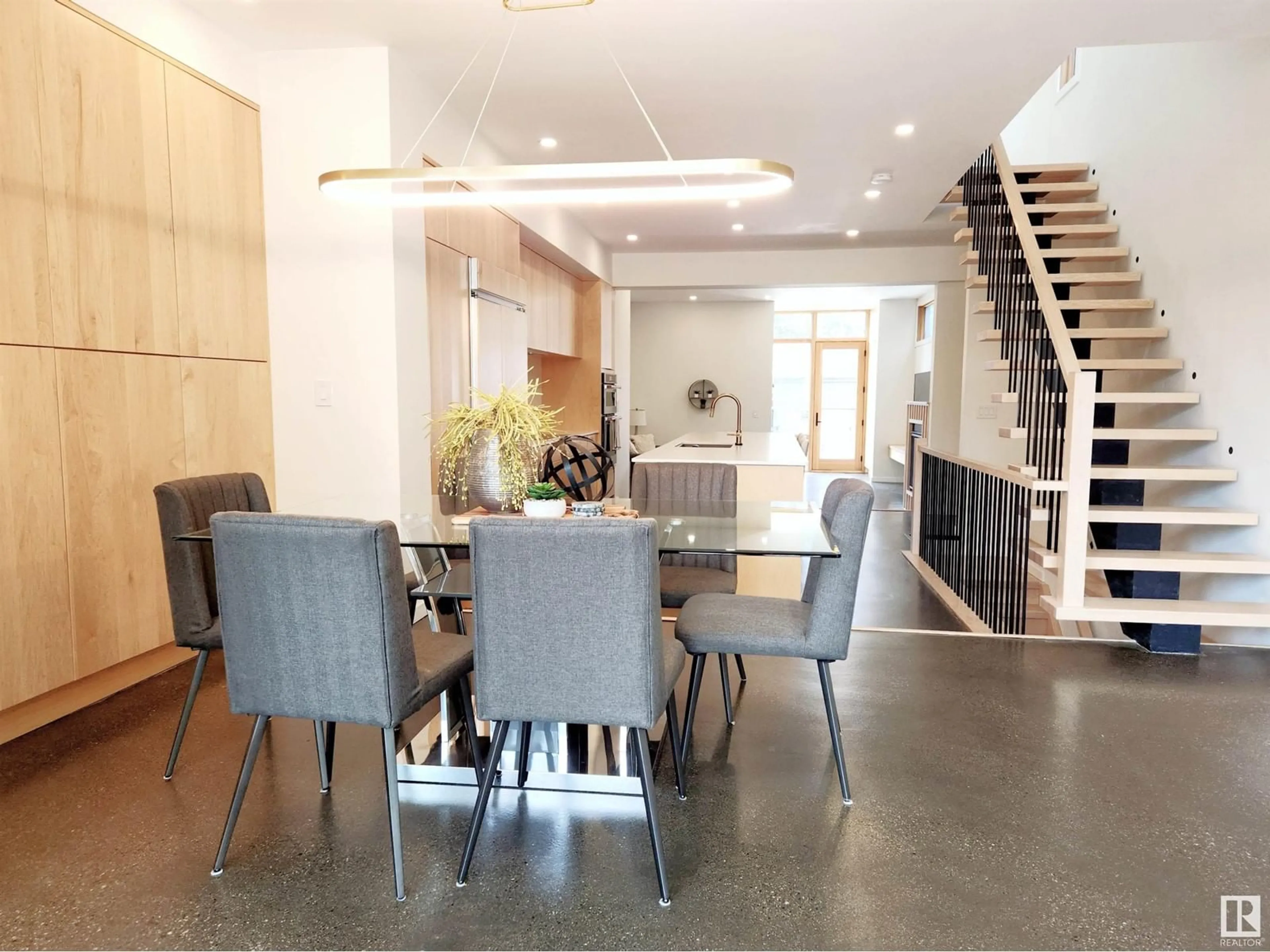 Dining room, cement floor for NW - 9104 117 ST, Edmonton Alberta T6G1R9