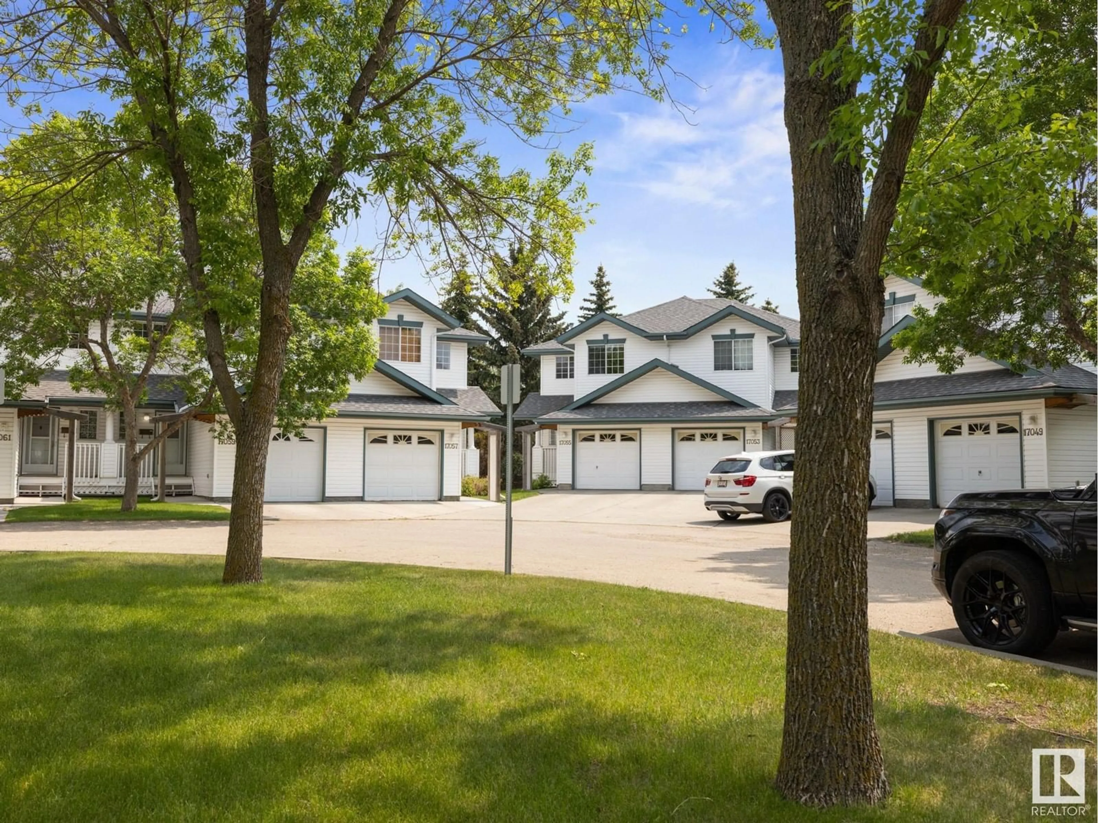 A pic from outside/outdoor area/front of a property/back of a property/a pic from drone, street for NW - 17055 113 ST, Edmonton Alberta T5X5Y9