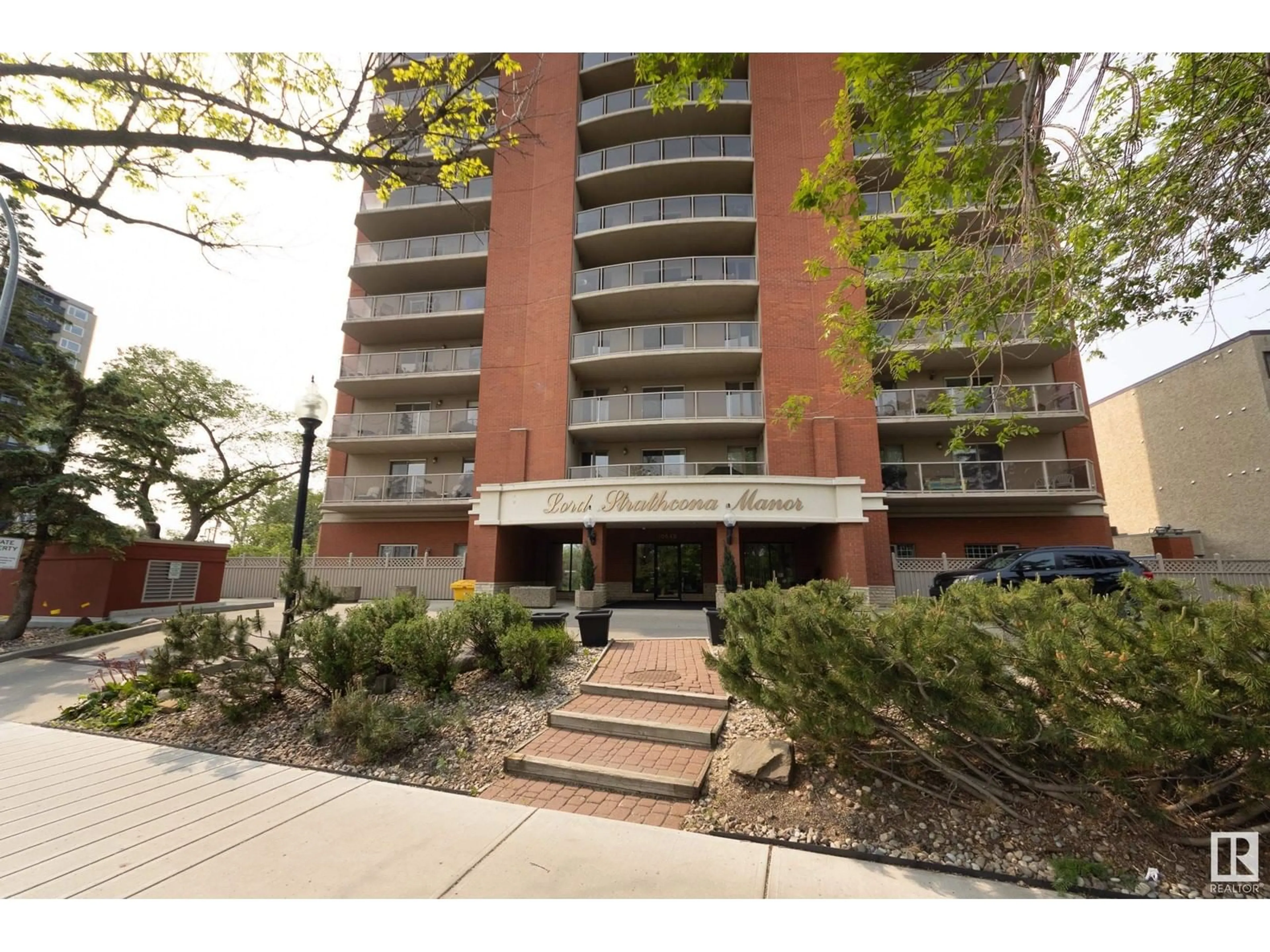 Indoor foyer for 1204 SASKATCHEWAN DR, Edmonton Alberta T6E6S8