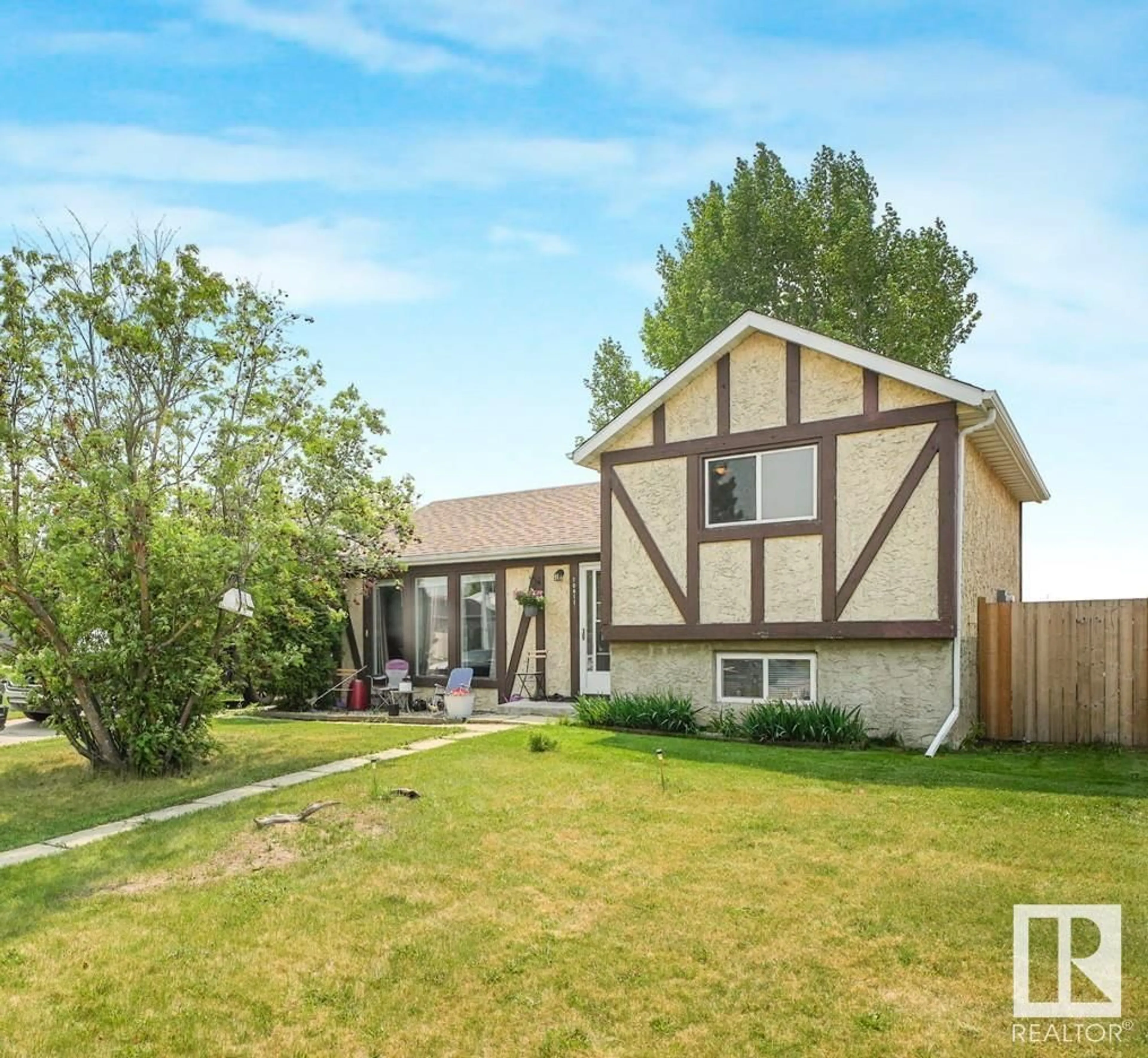 Home with vinyl exterior material, street for 10611 95 AV, Morinville Alberta T8R1E2