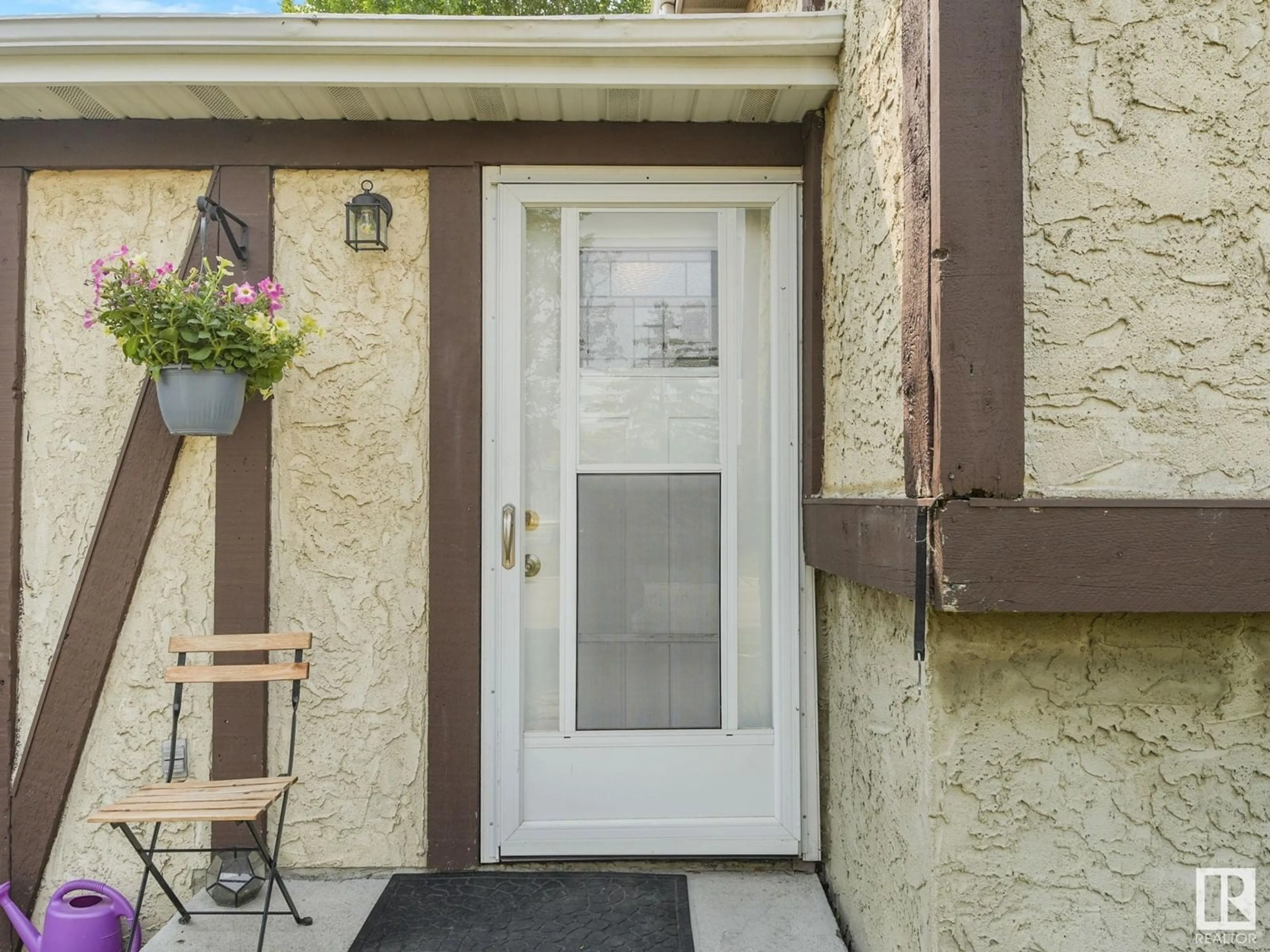 Indoor entryway for 10611 95 AV, Morinville Alberta T8R1E2