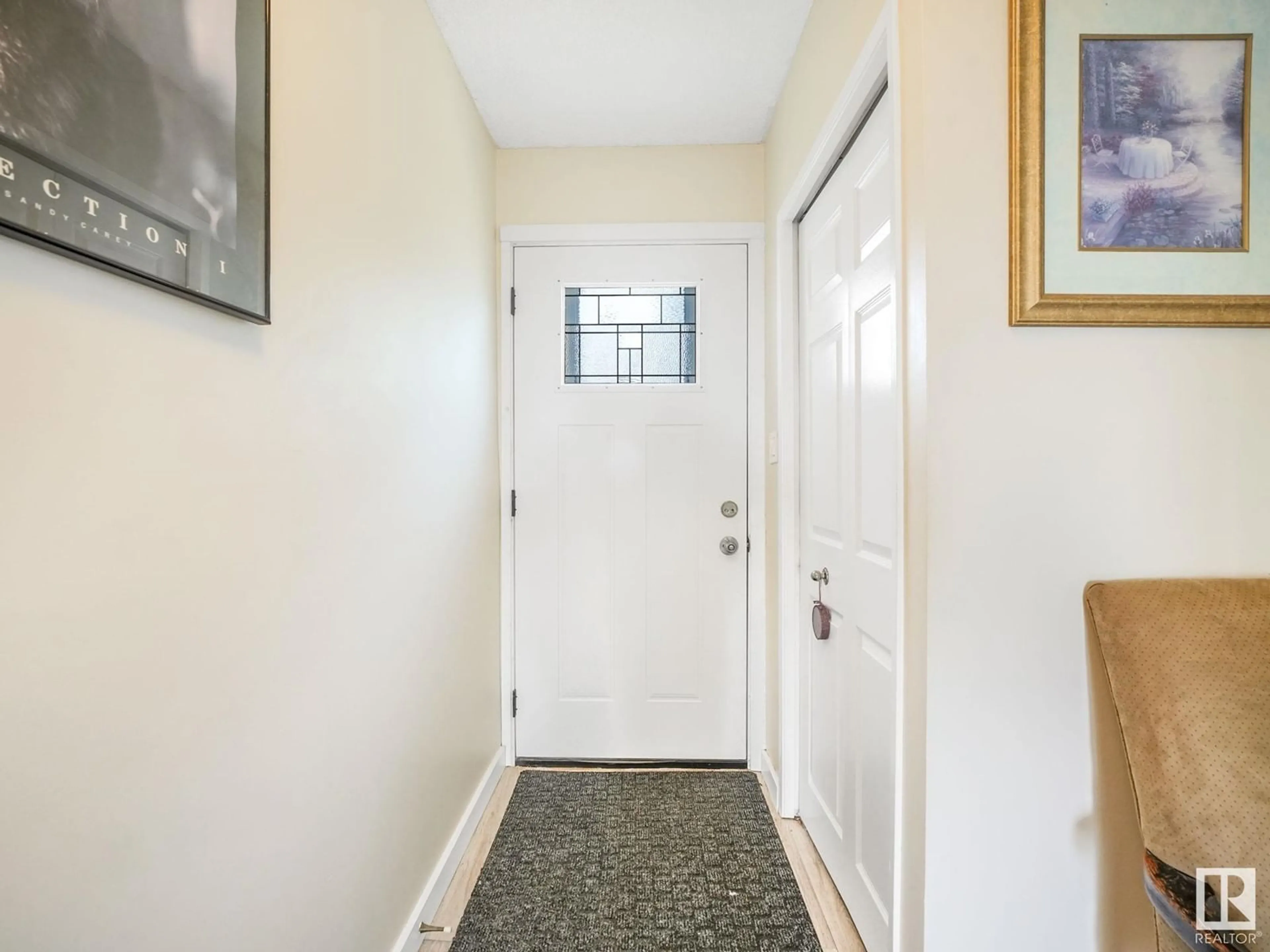 Indoor entryway for 10611 95 AV, Morinville Alberta T8R1E2