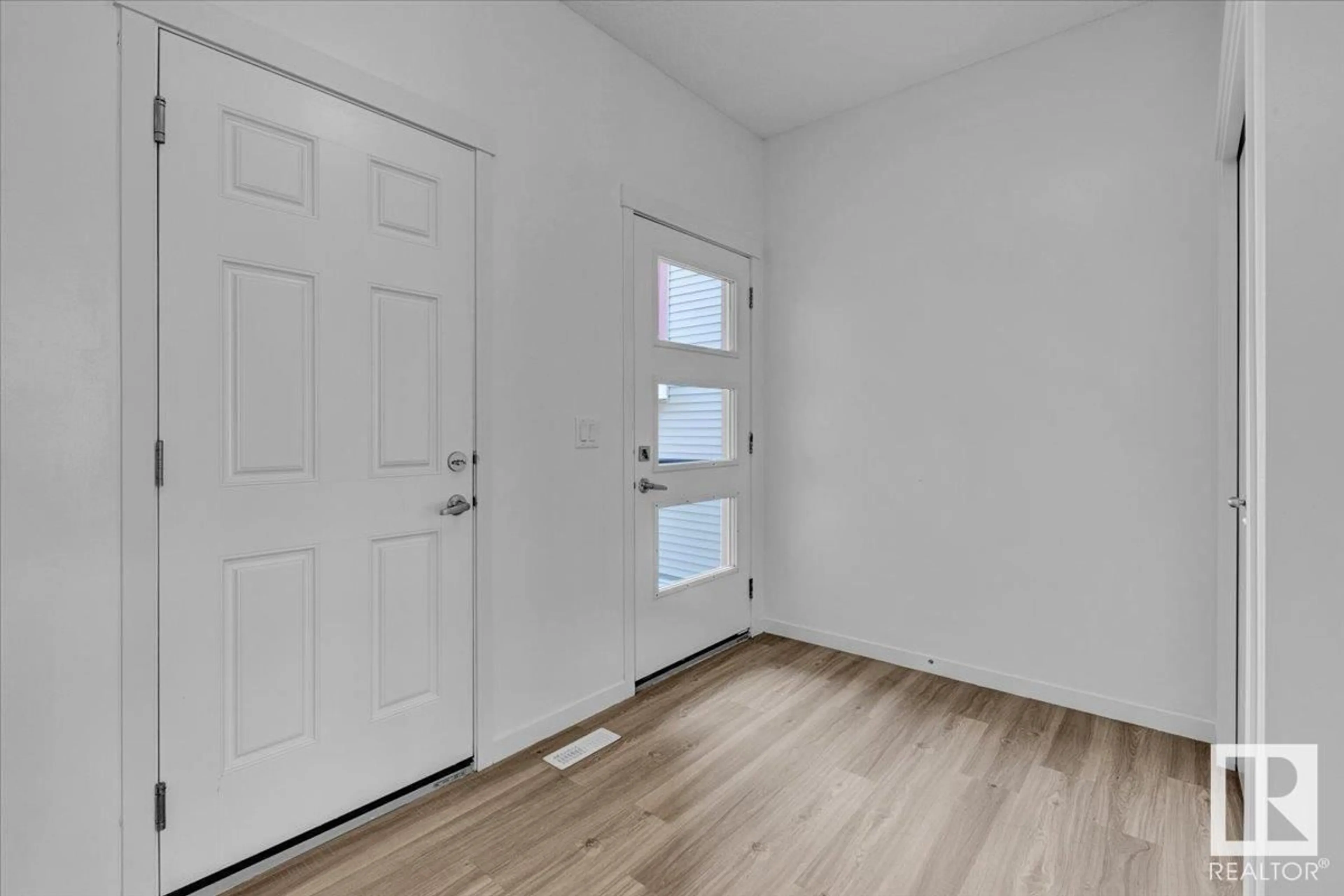 Indoor entryway for 3069 CHECKNITA WY, Edmonton Alberta T6W3X8