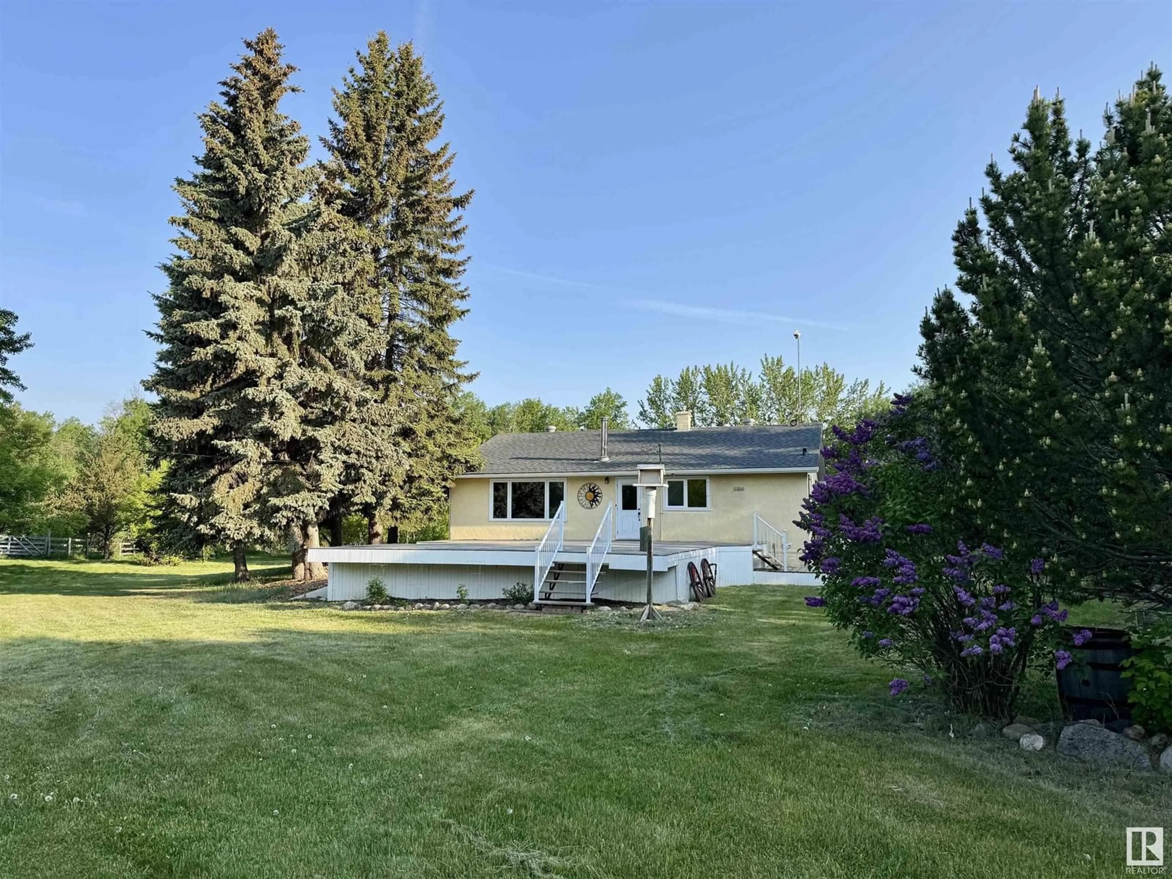 A pic from outside/outdoor area/front of a property/back of a property/a pic from drone, unknown for 53080 RGE ROAD 210, Rural Strathcona County Alberta T8G2E4