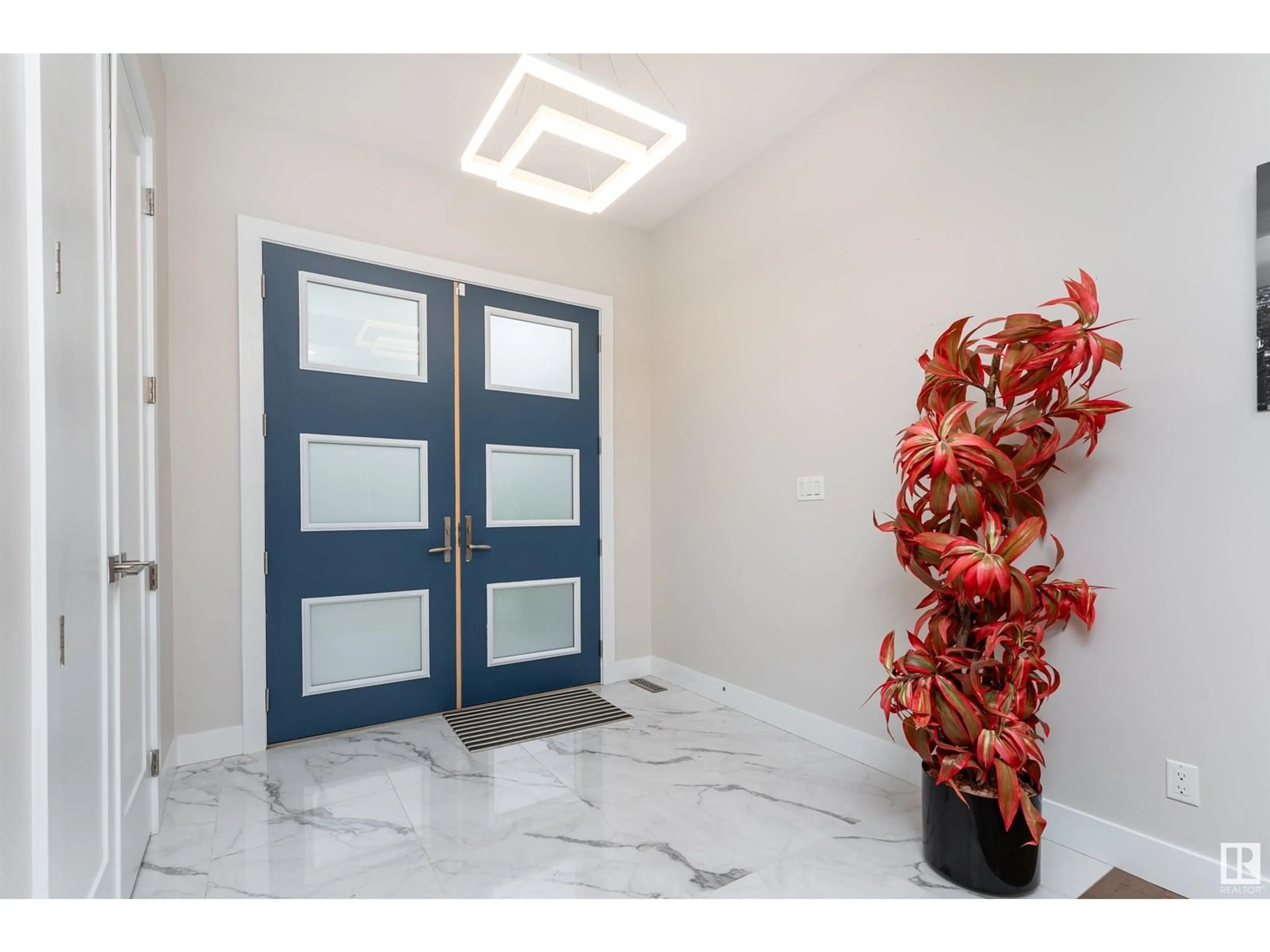 Indoor foyer for 7306 106 ST NW, Edmonton Alberta T6E4V8