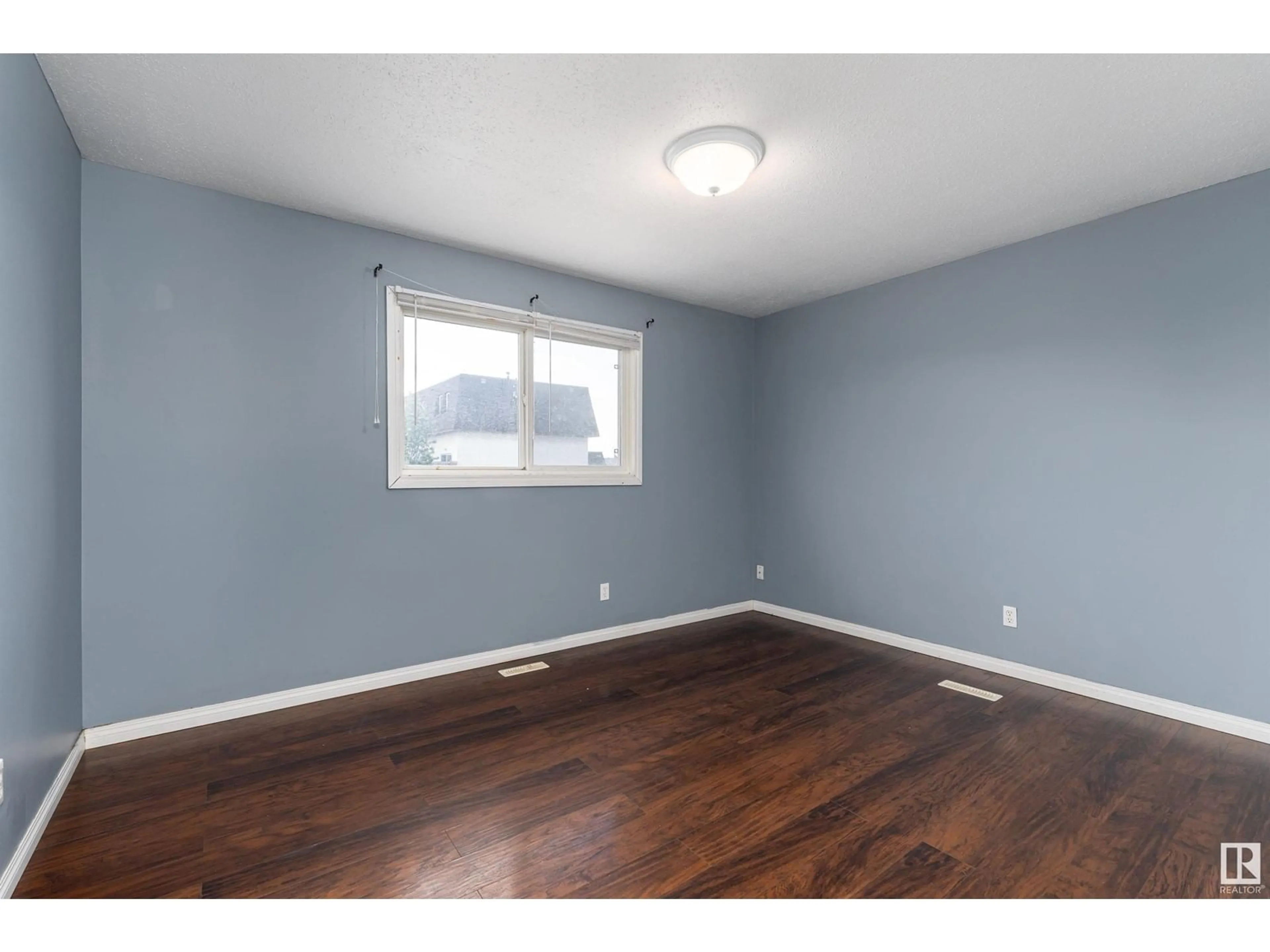 A pic of a room for 11448 152 AV, Edmonton Alberta T5X1C7