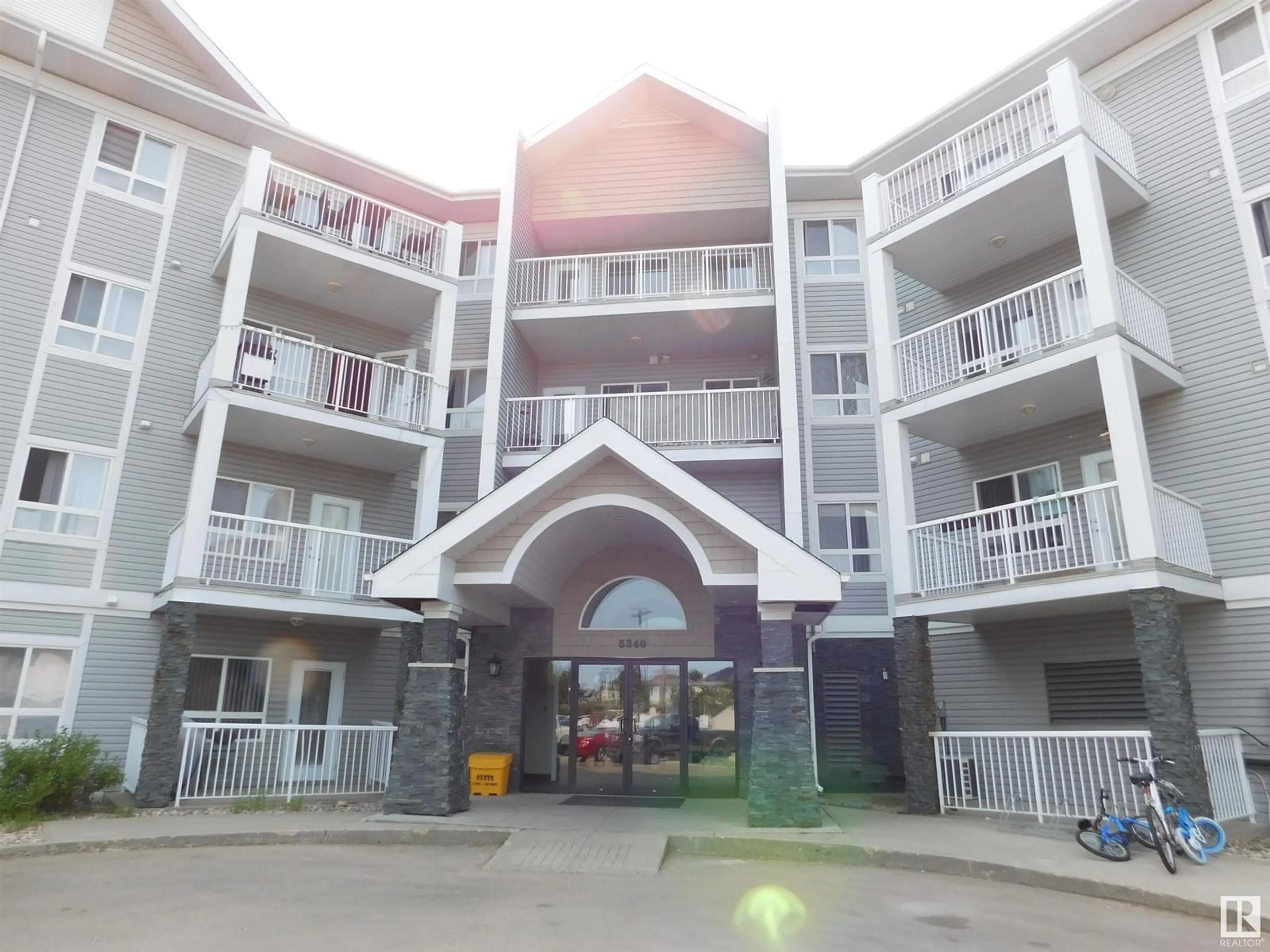 Indoor foyer for 225 - 5340 199 ST NW, Edmonton Alberta T6M0A6