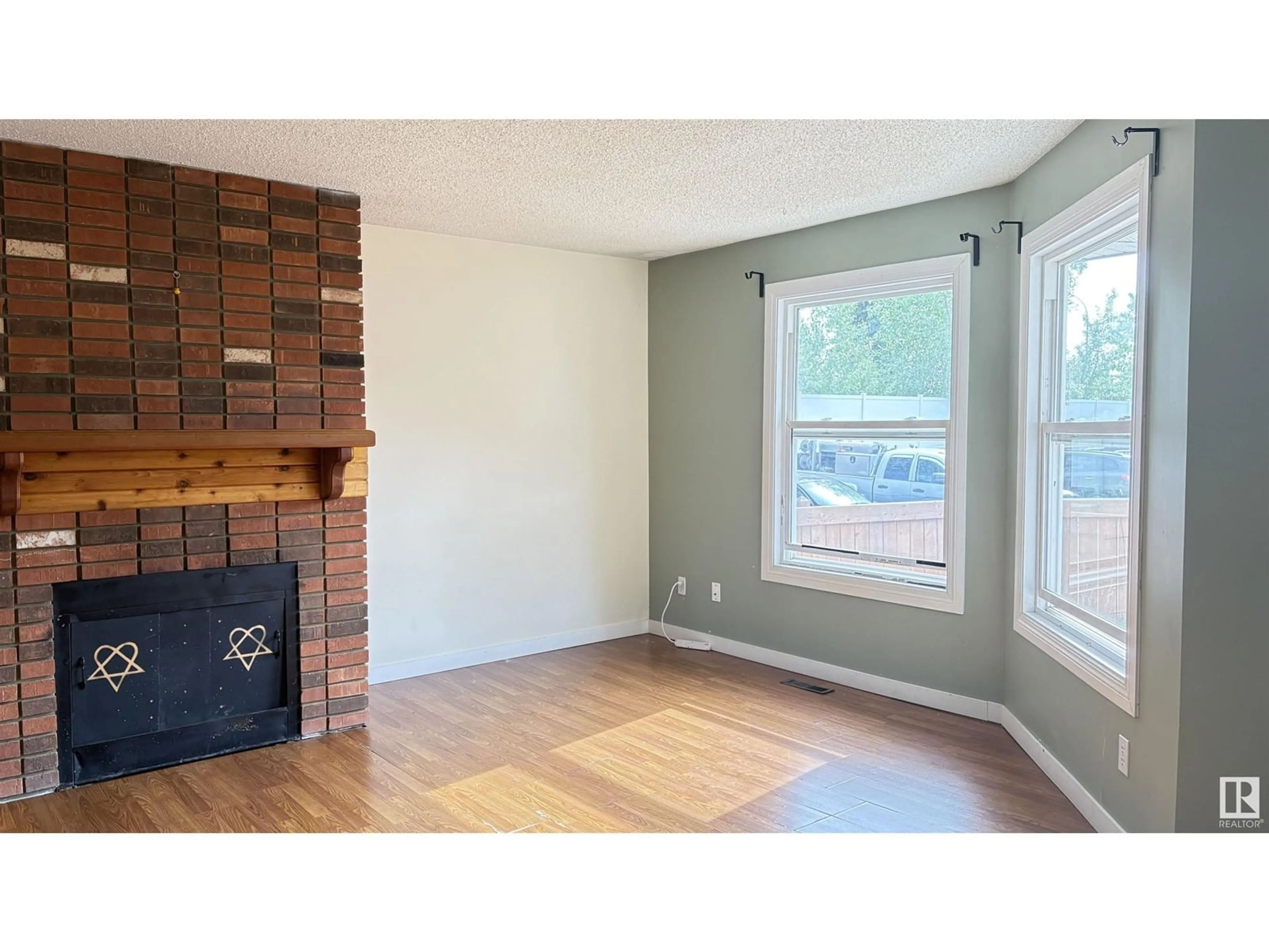 A pic of a room for 10427 24 AV, Edmonton Alberta T6J4S2