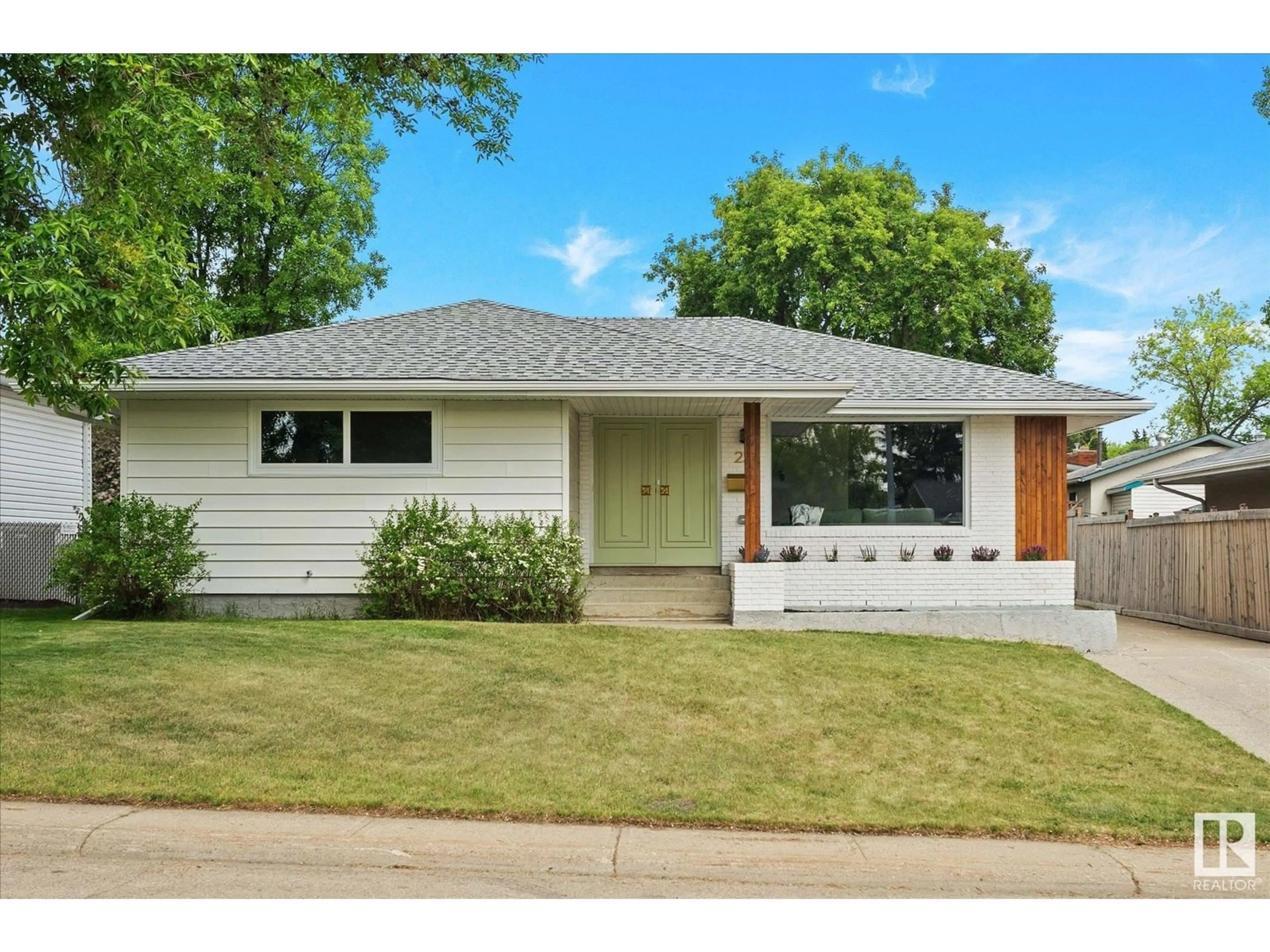 Home with vinyl exterior material, street for 23 GRANVILLE CR, Sherwood Park Alberta T8B0B1