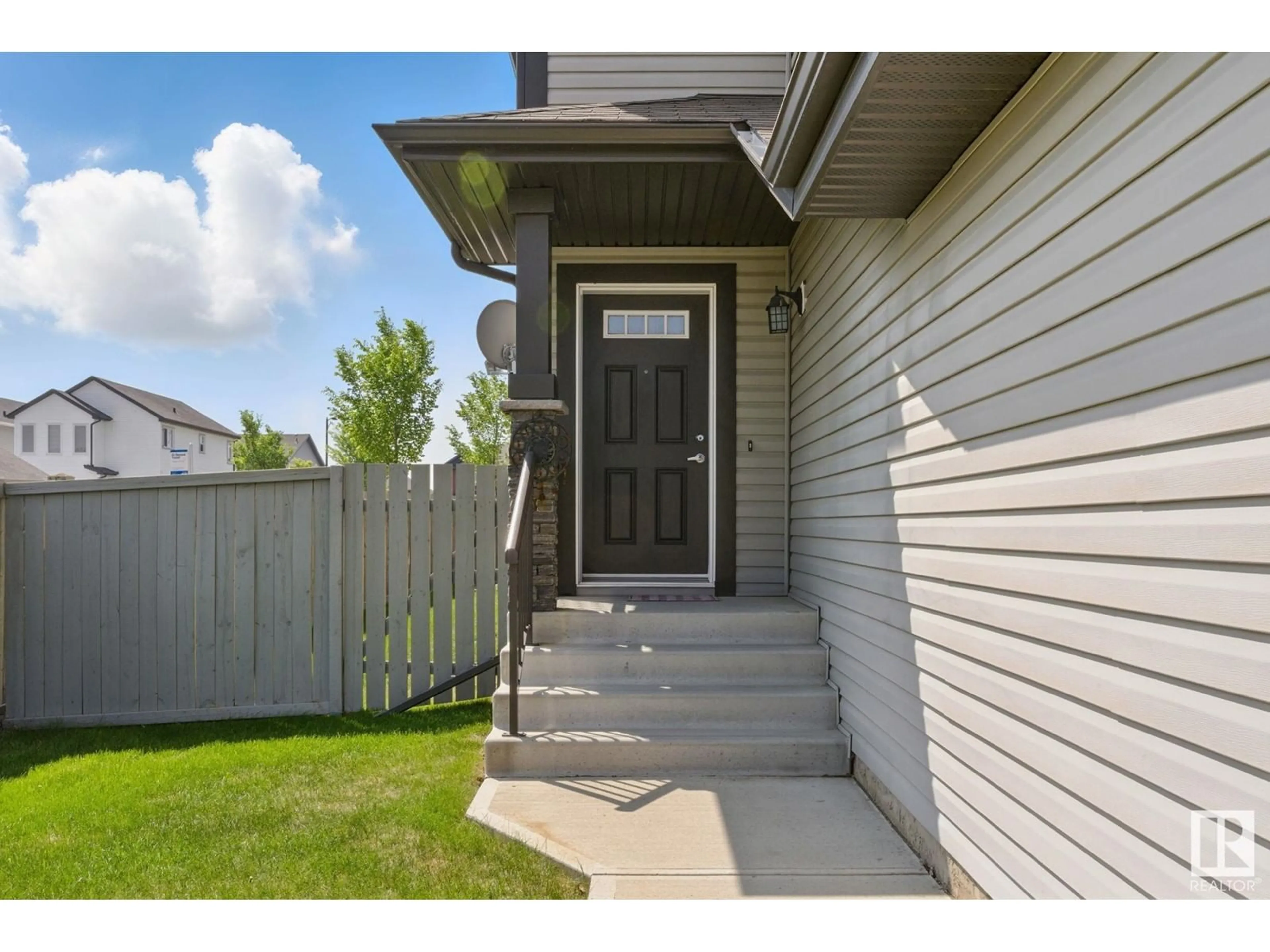 Unknown for NW - 1403 30 AV, Edmonton Alberta T6T0V7