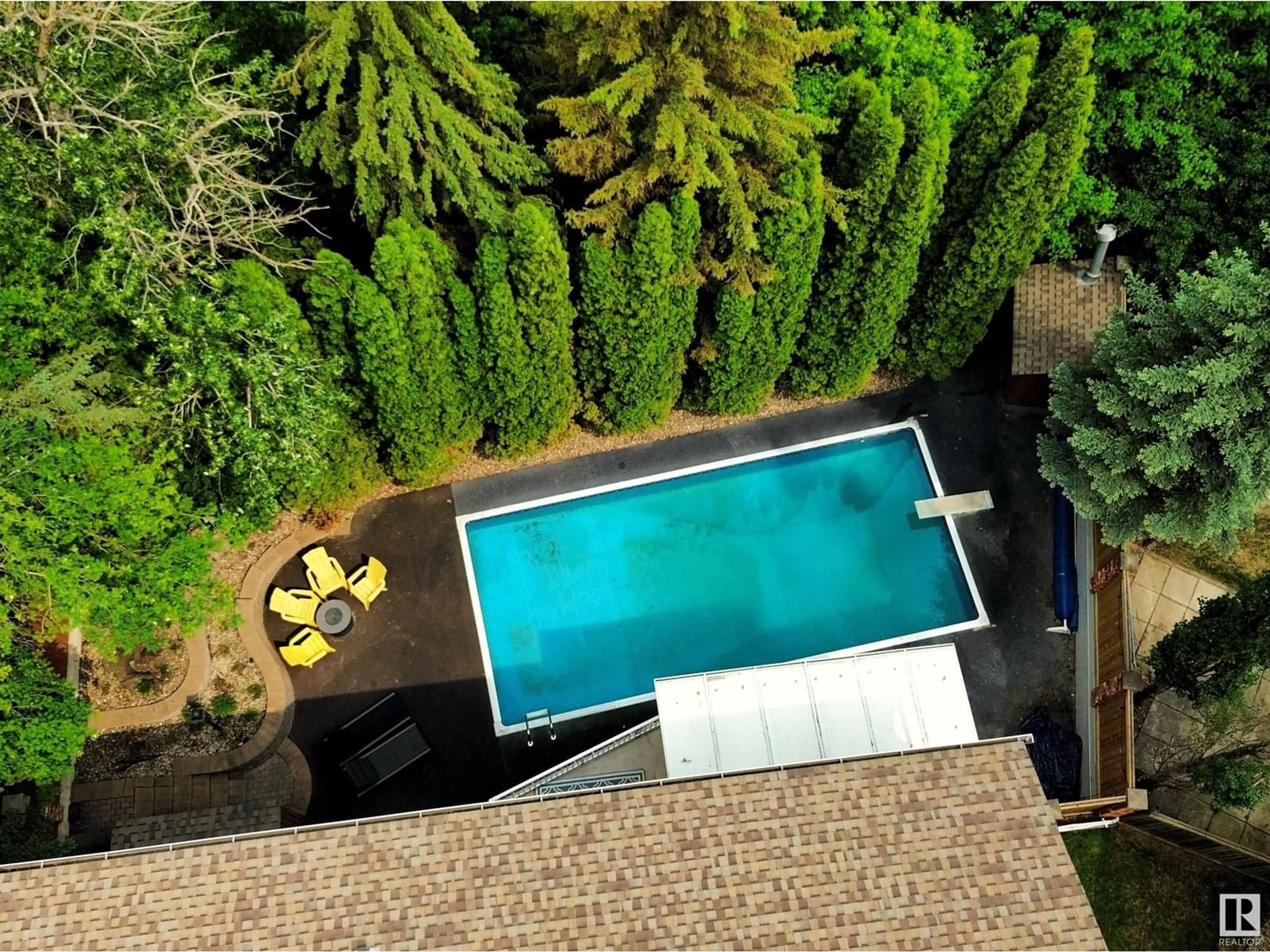 A pic from outside/outdoor area/front of a property/back of a property/a pic from drone, unknown for 13 GLEN MEADOW CR, St. Albert Alberta T8N3A2
