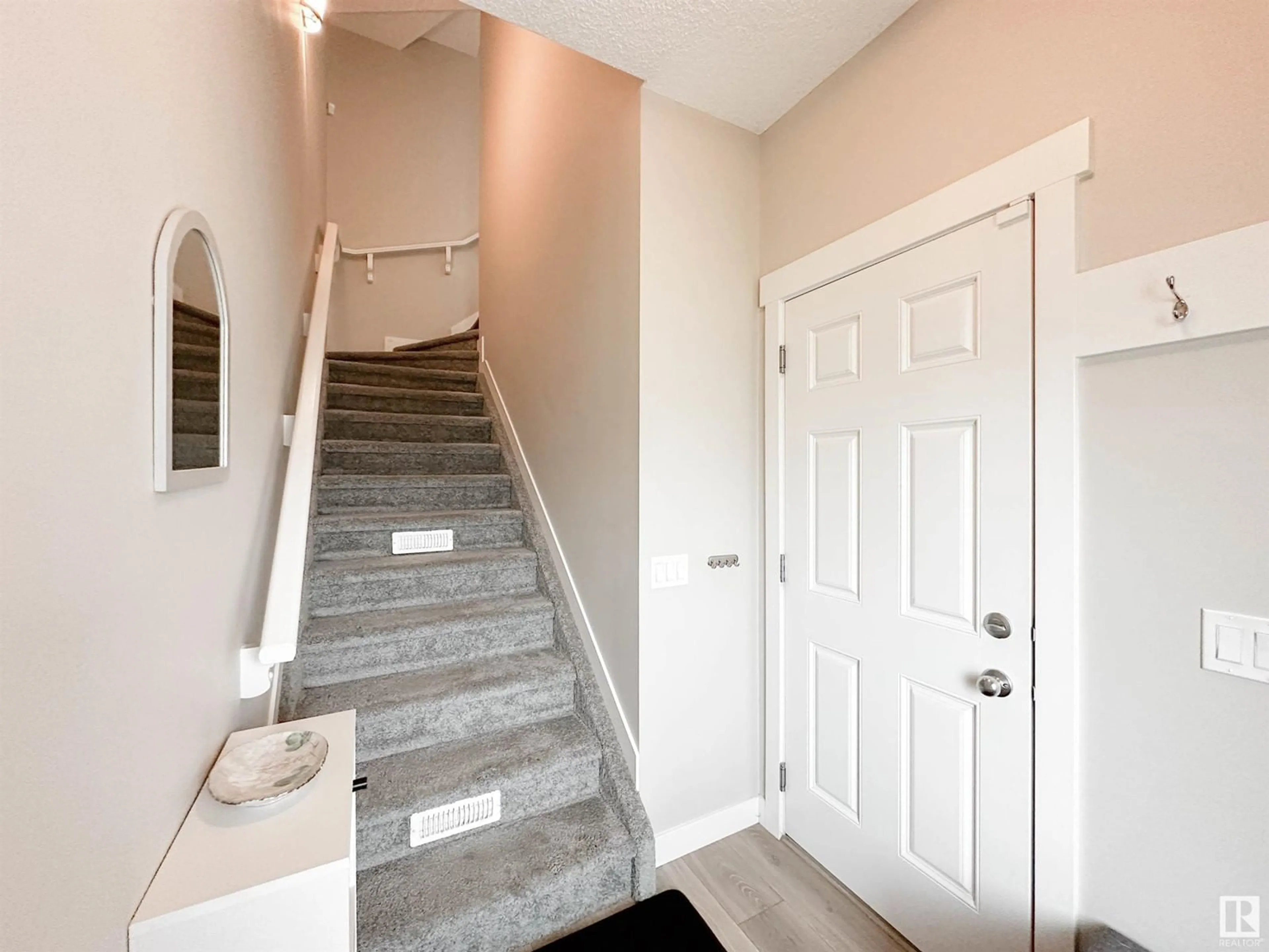 Indoor entryway for 77 JOYAL WY, St. Albert Alberta T8N7V5