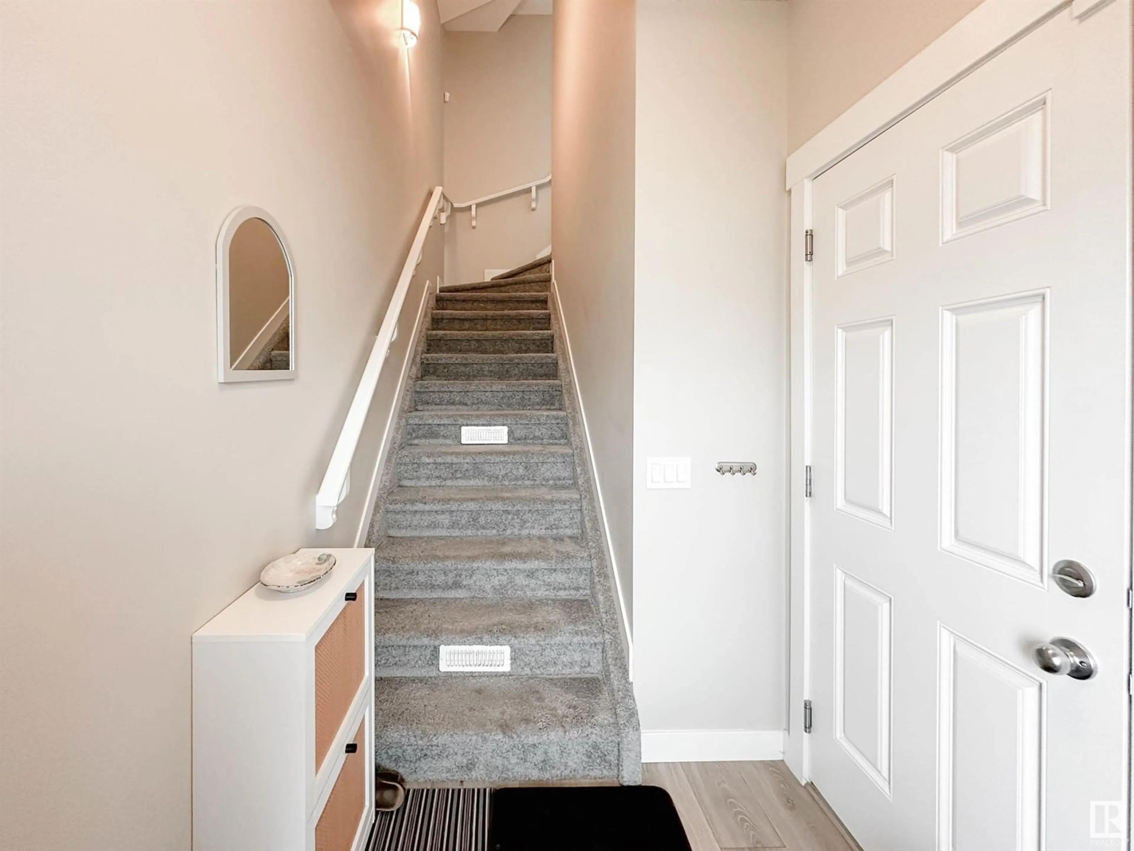 Indoor entryway for 77 JOYAL WY, St. Albert Alberta T8N7V5