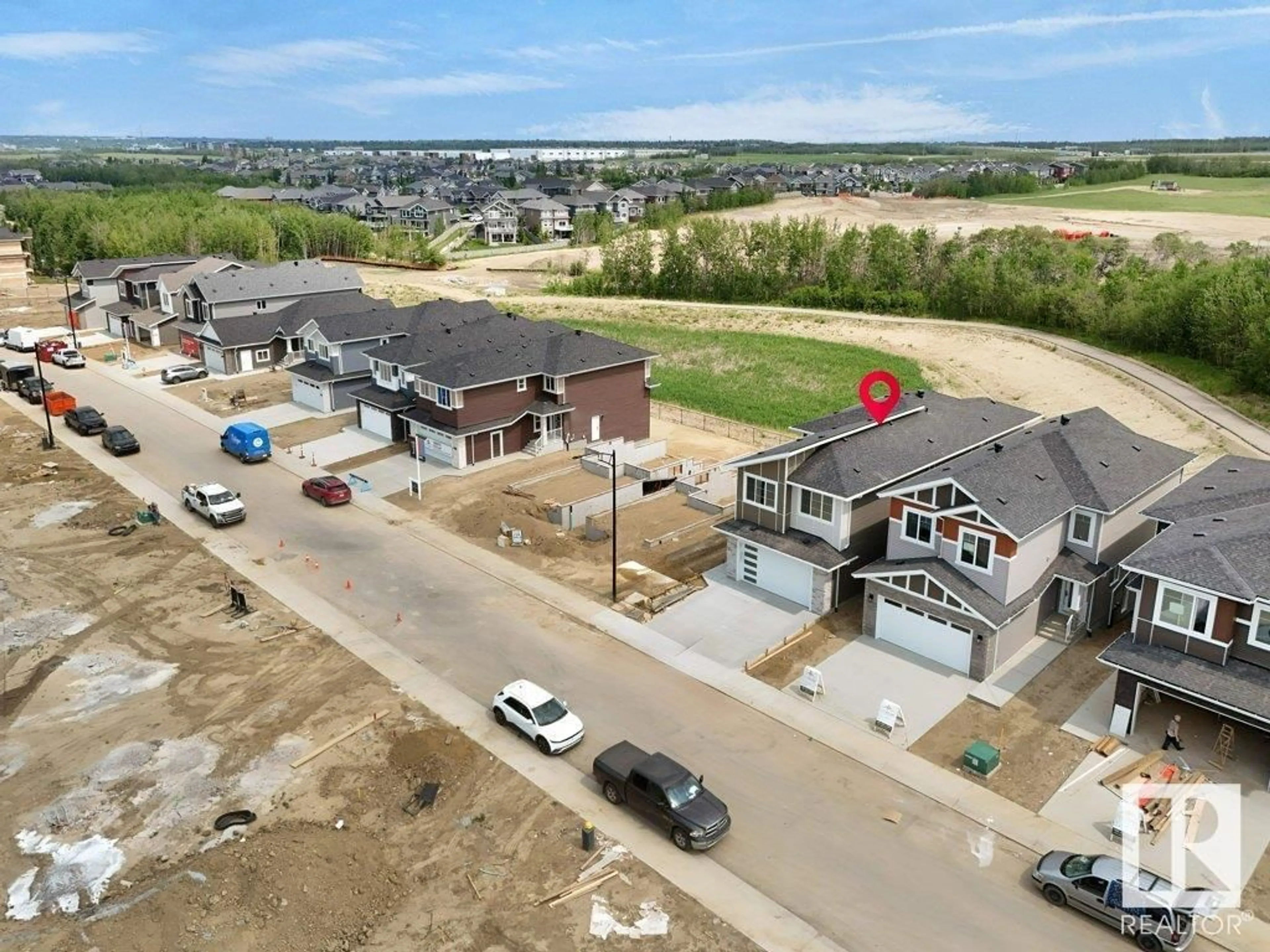 A pic from outside/outdoor area/front of a property/back of a property/a pic from drone, street for 3313 CHICKADEE DR, Edmonton Alberta T5V1T7