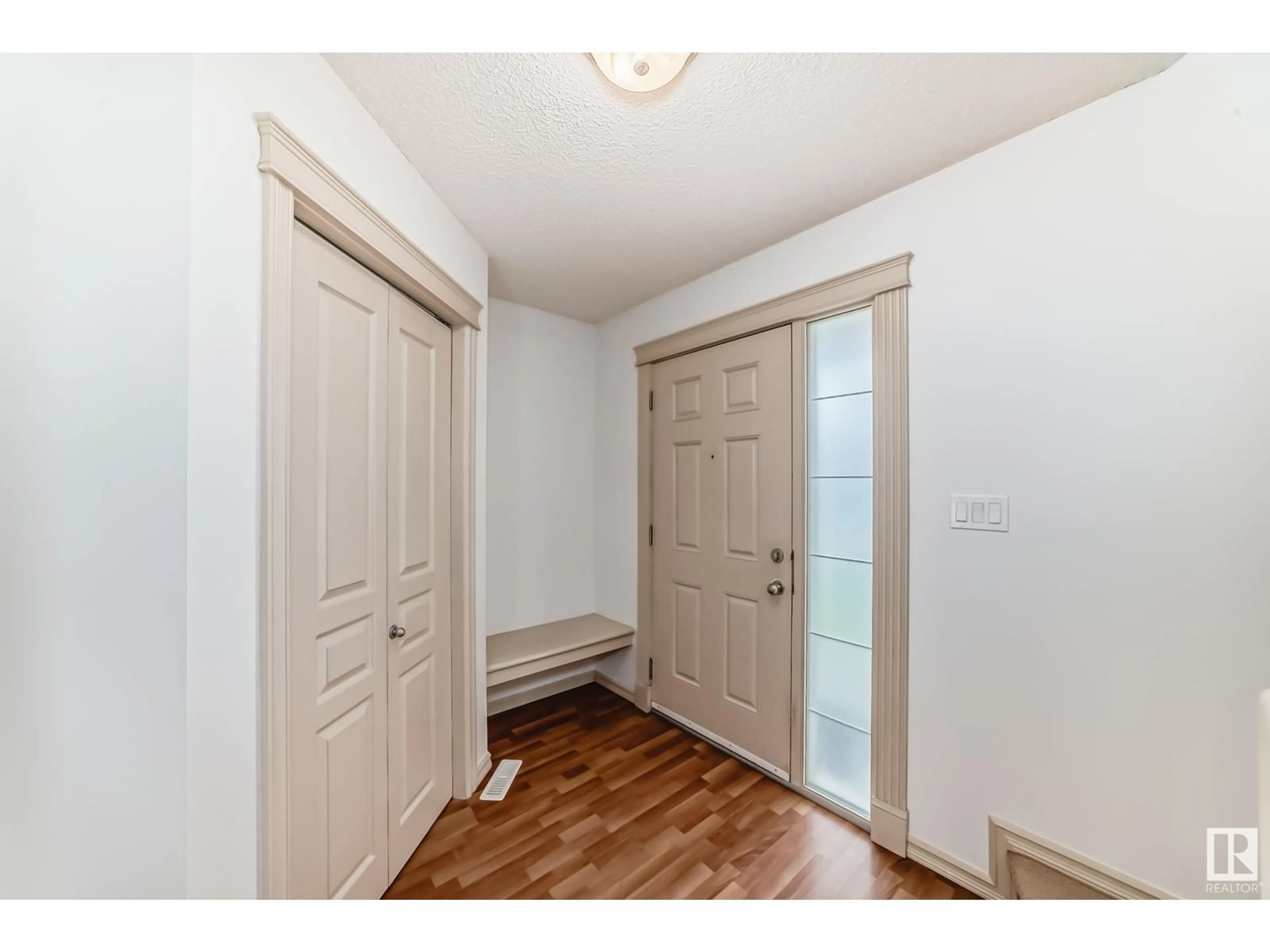 Indoor entryway for SW - 7728 7A AV, Edmonton Alberta T6X0A2