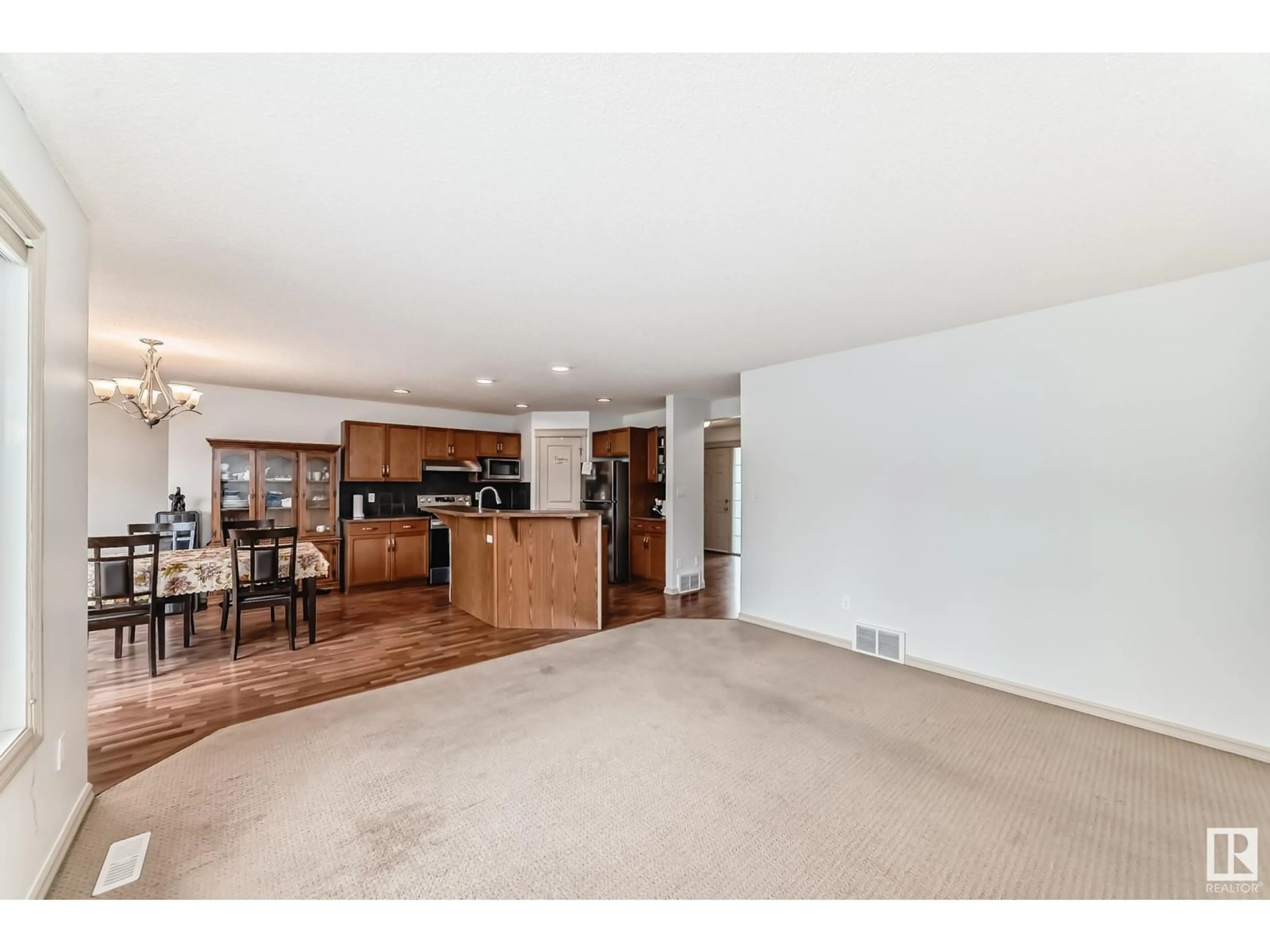 Unknown for SW - 7728 7A AV, Edmonton Alberta T6X0A2