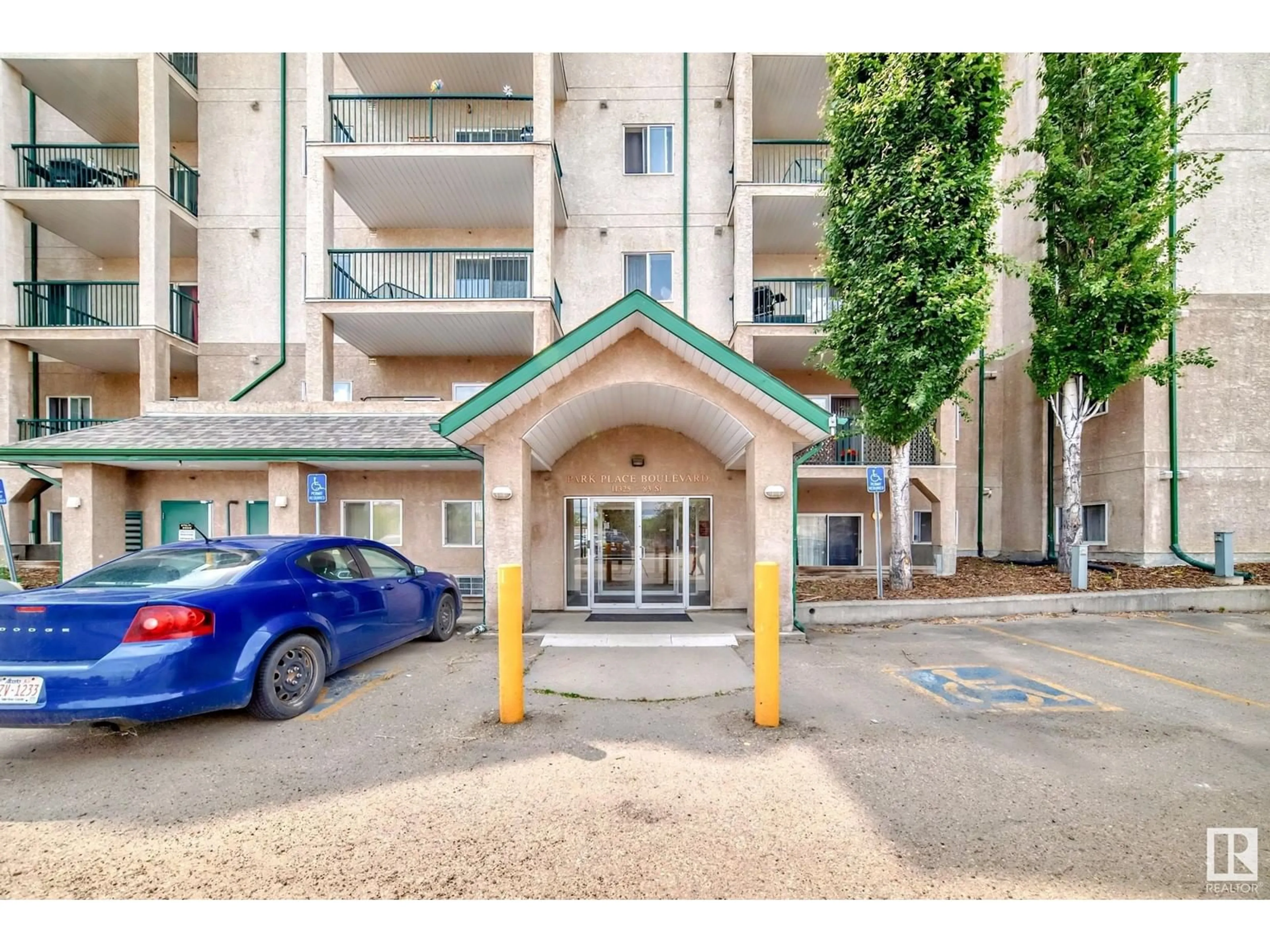 Indoor foyer for #306 - 11325 83 ST, Edmonton Alberta T5B4W5