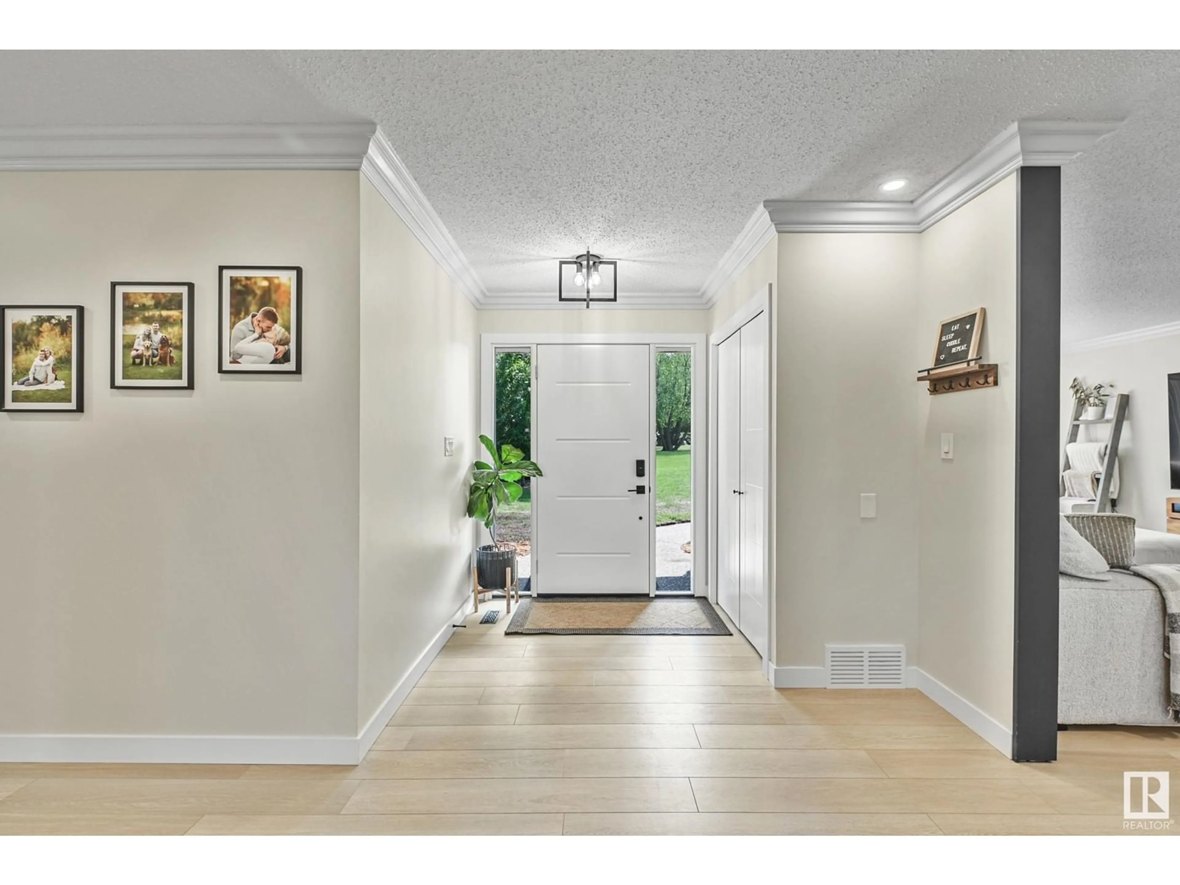 Indoor entryway for 12 55305 RGE ROAD 242, Rural Sturgeon County Alberta T0A1N0